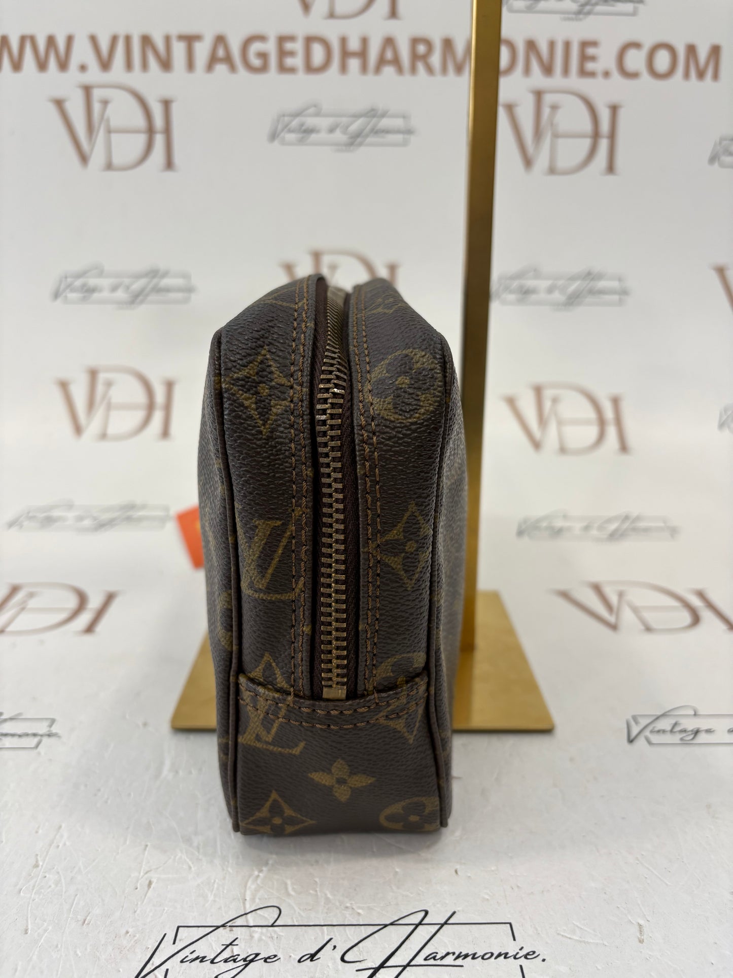 018700 - Louis Vuitton Trousse Toilette 23