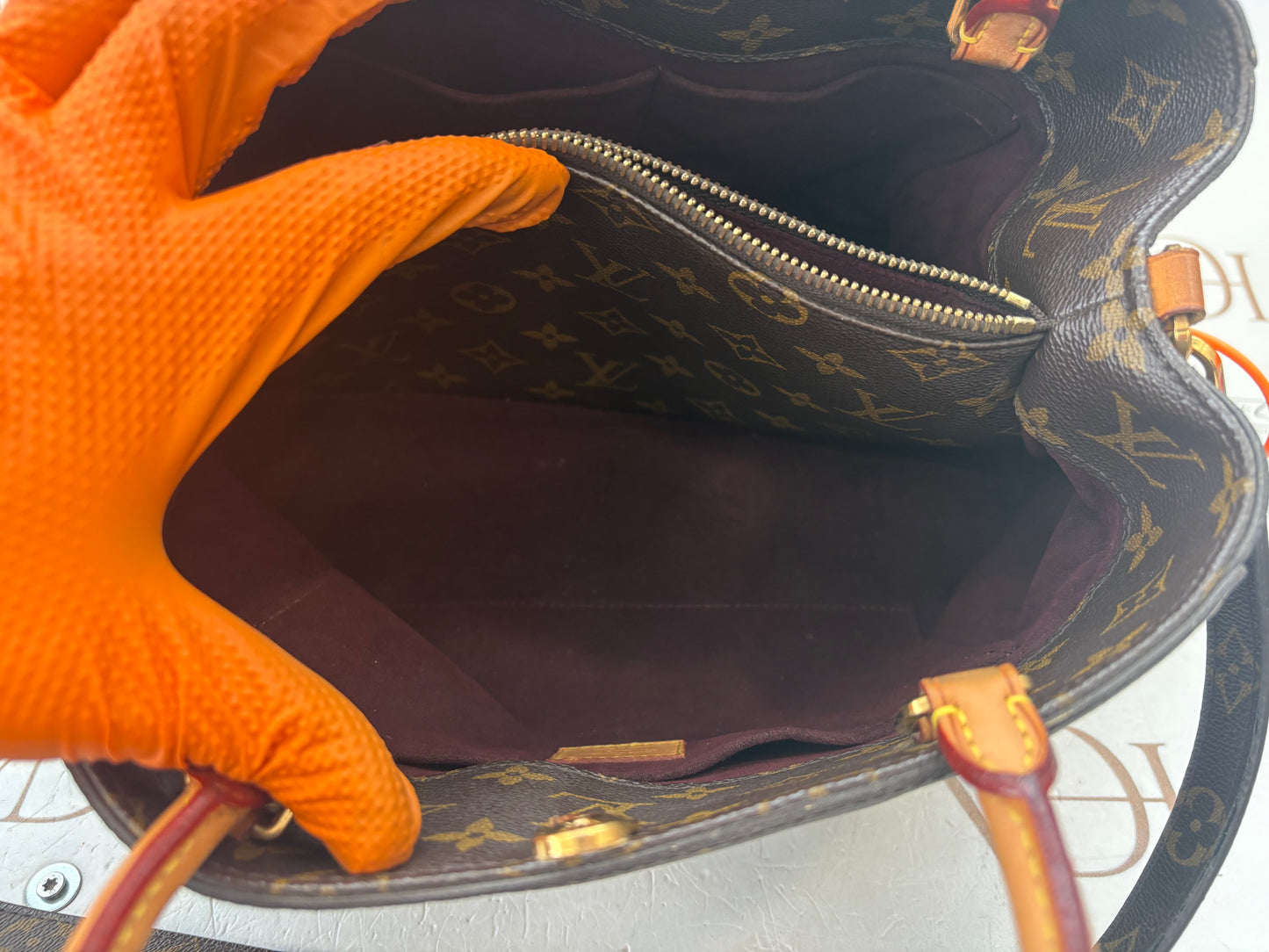 384100 - Louis Vuitton Montaigne