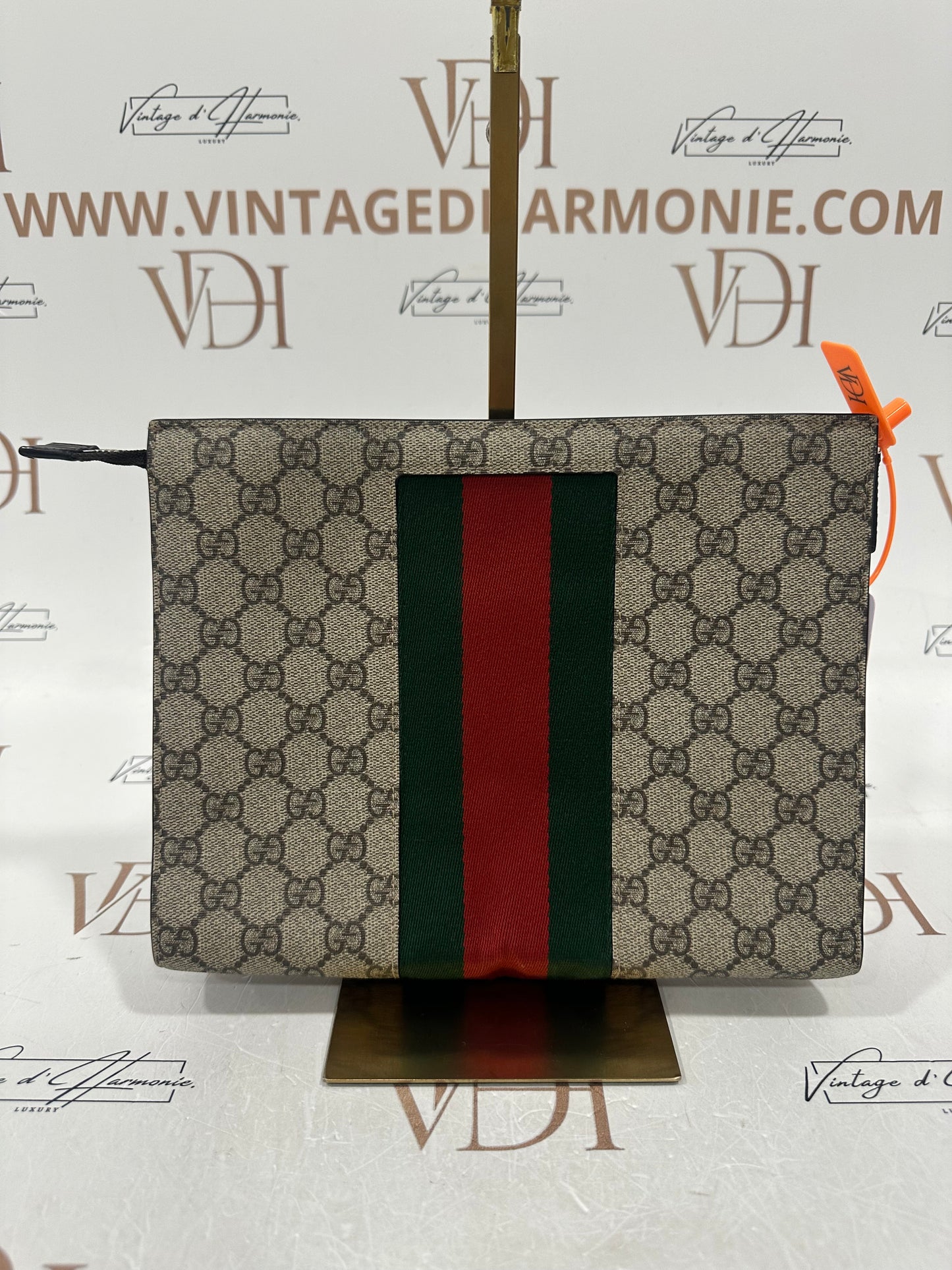 383096 - Gucci Supreme