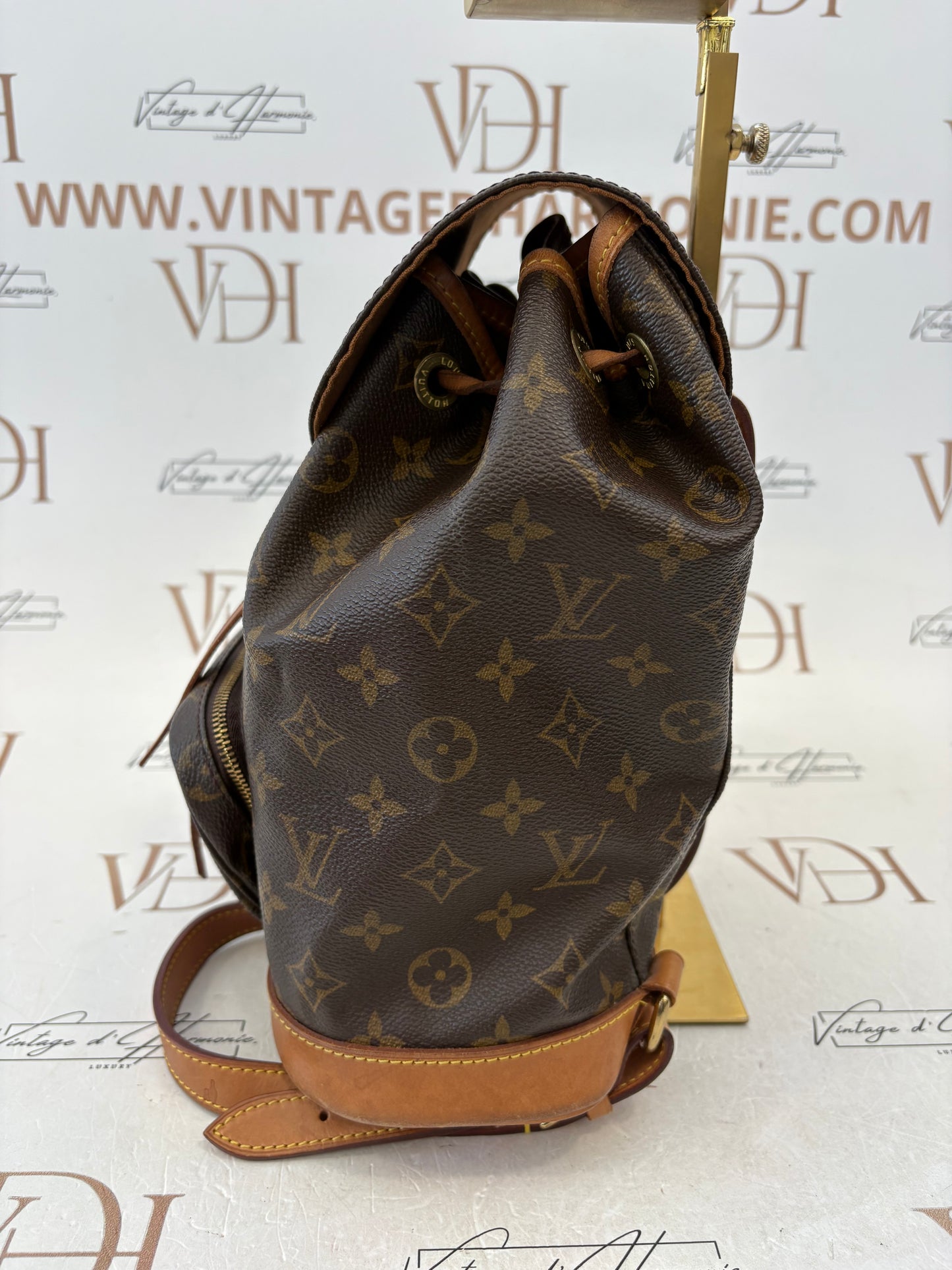 018897 - Louis Vuitton Montsouris MM