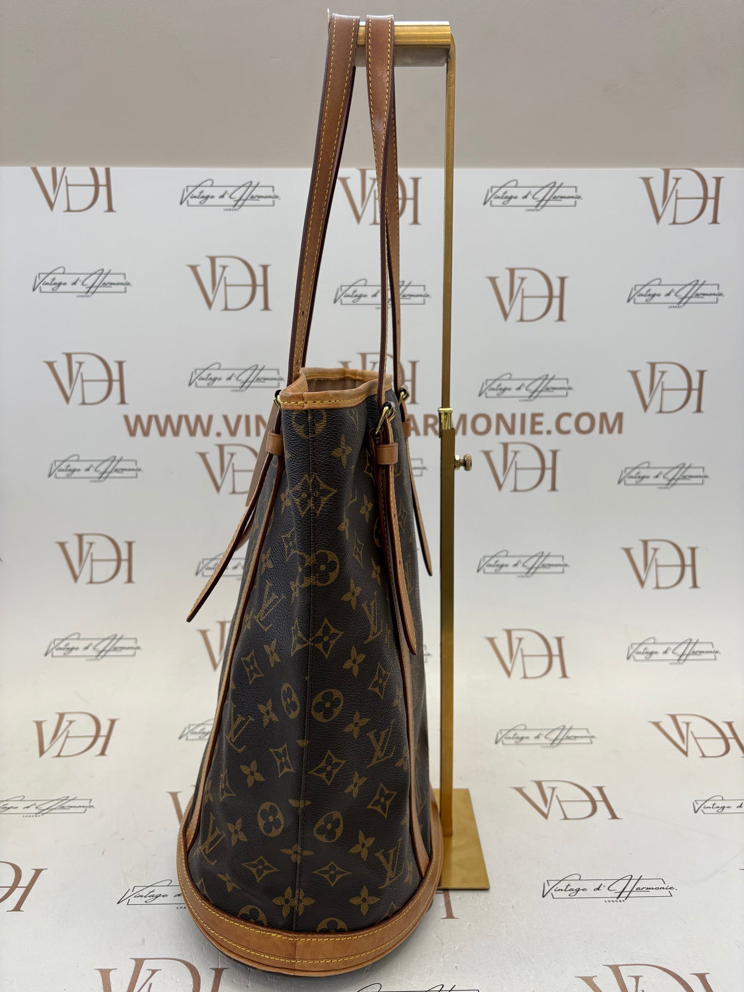 018885 - Louis Vuitton Bucket GM