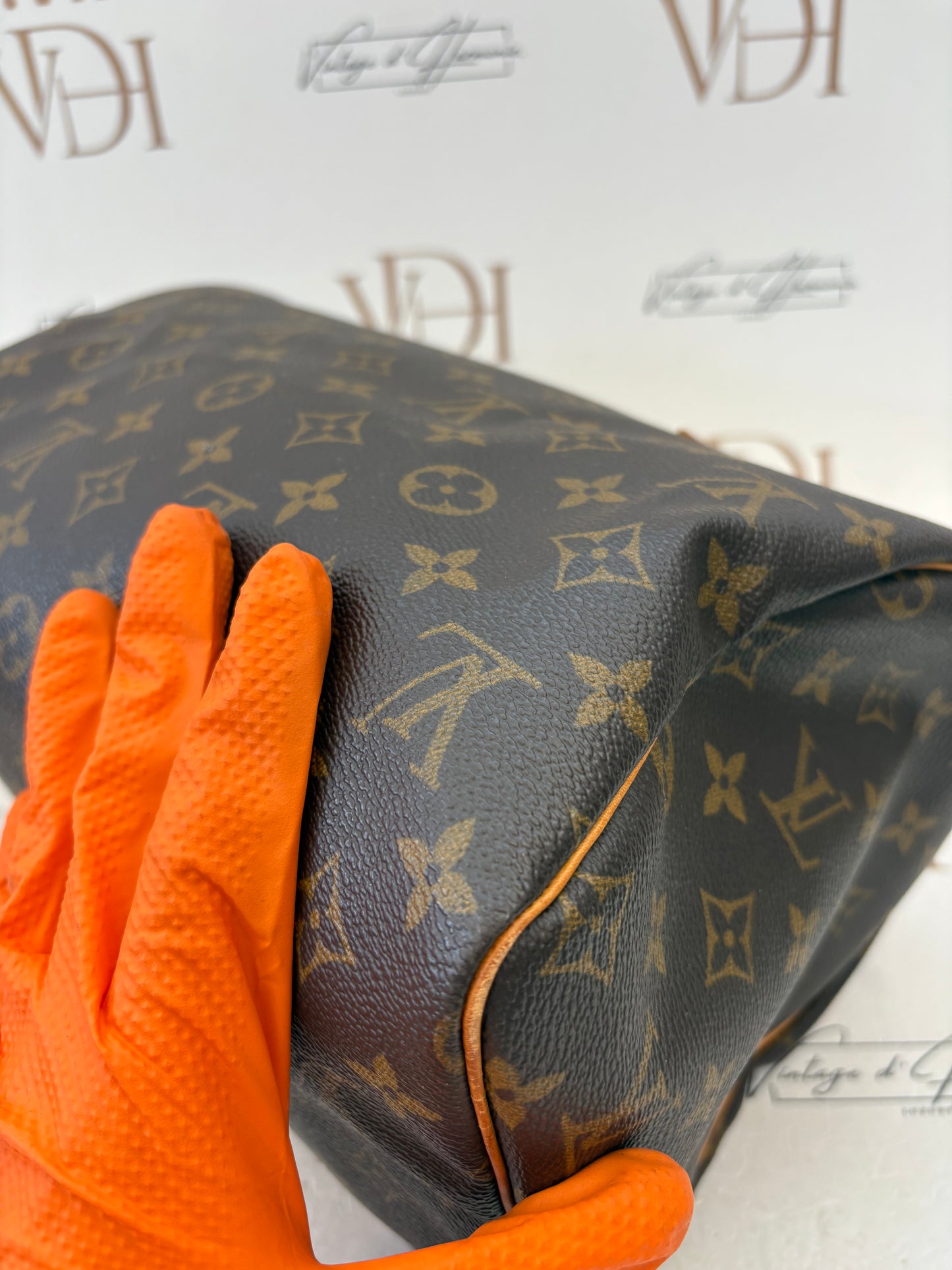 0188677 - Louis Vuitton Speedy 30