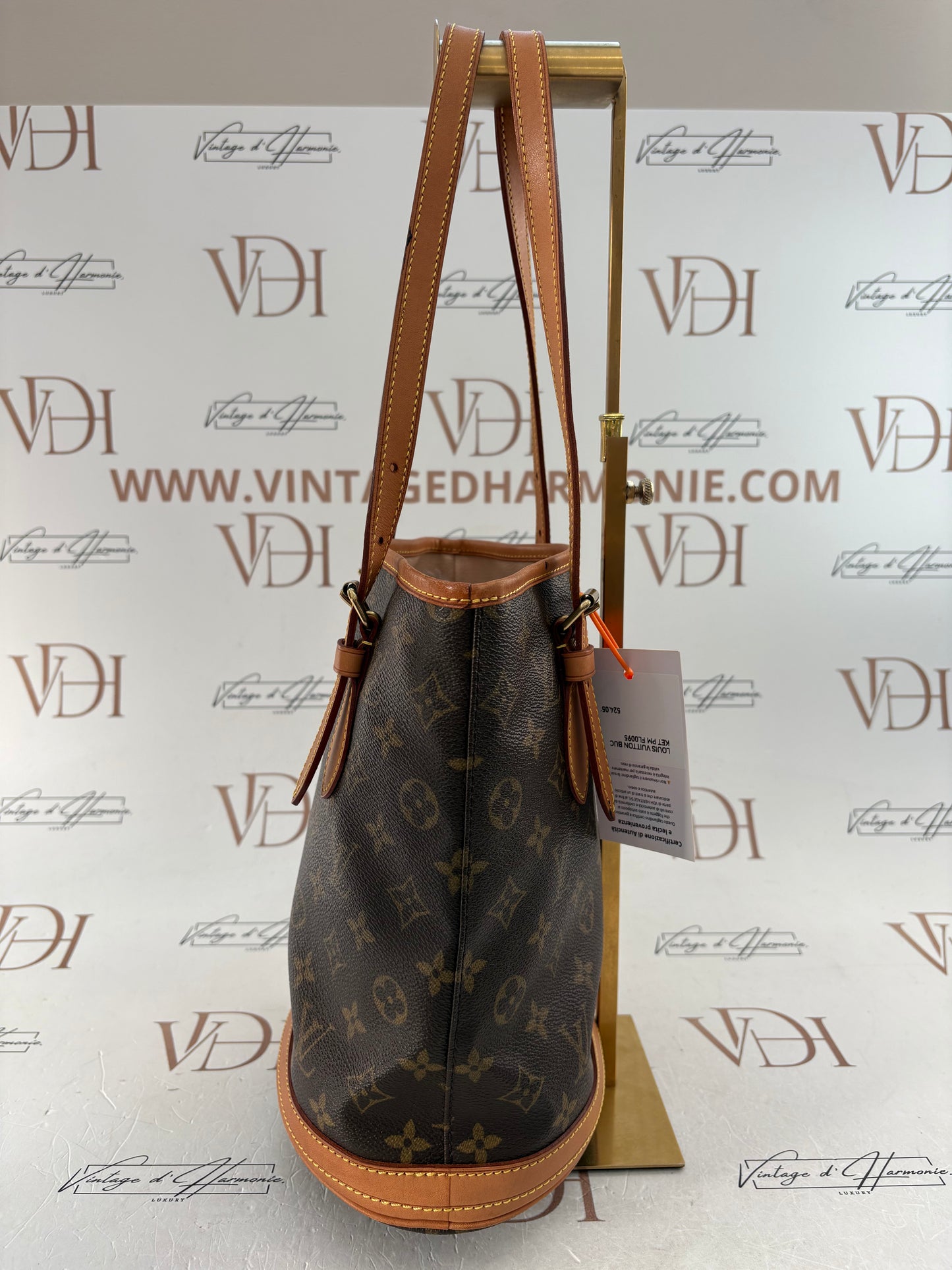 019009 - Louis Vuitton Bucket PM