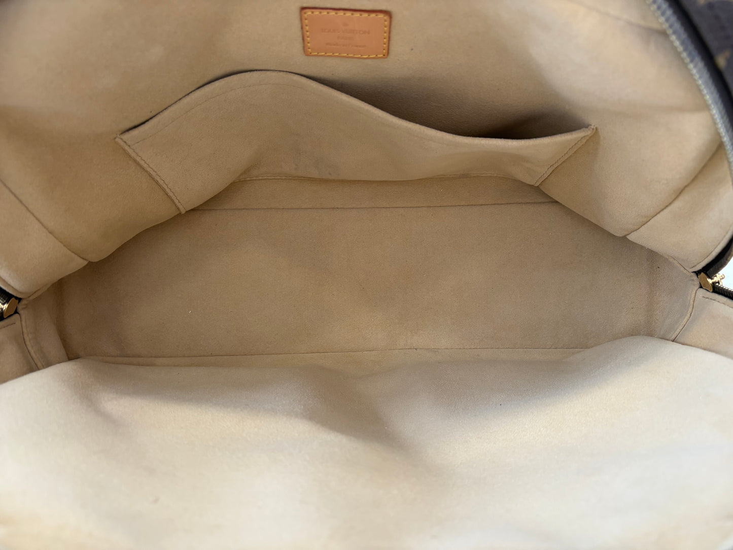 017664 - Louis Vuitton Manhattan GM