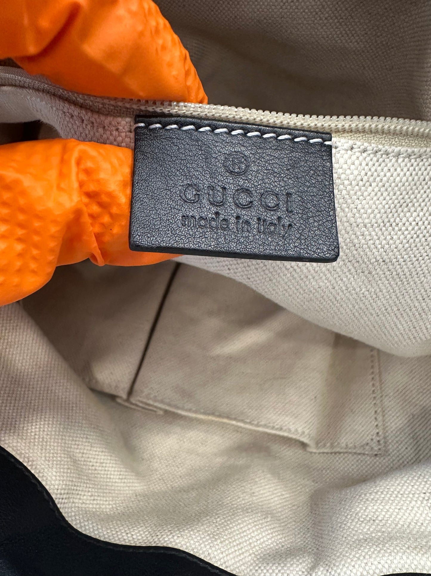 382556 - Gucci Sukey
