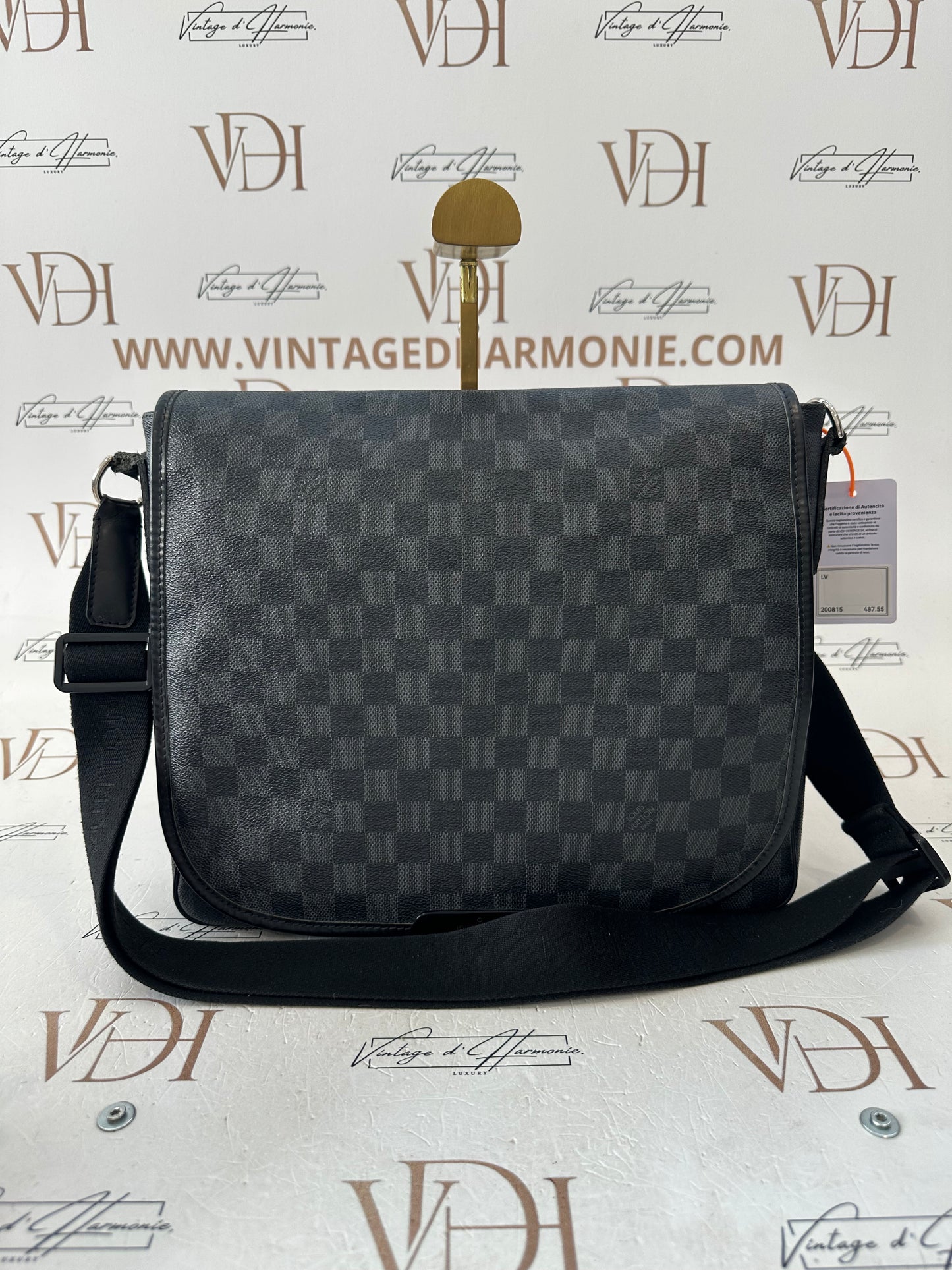 200815 - Louis Vuitton Messenger