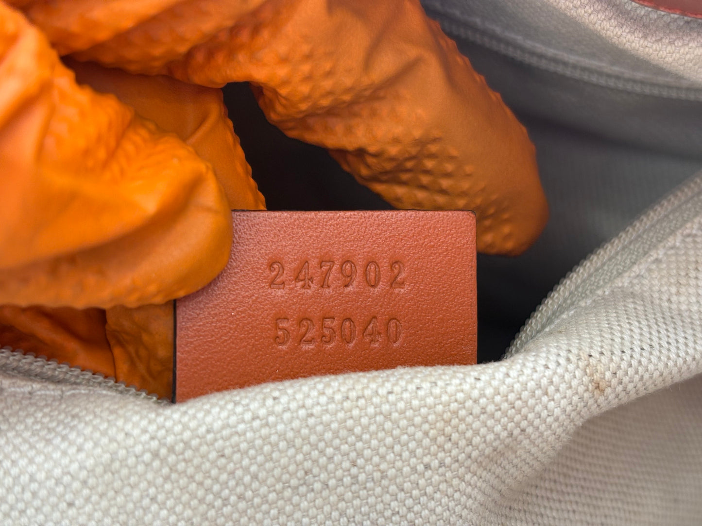 384043 - Gucci Sukey