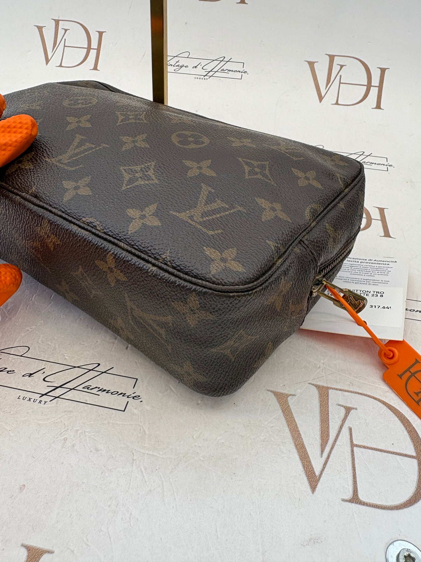 018933 - Louis Vuitton Trousse Toilette 23