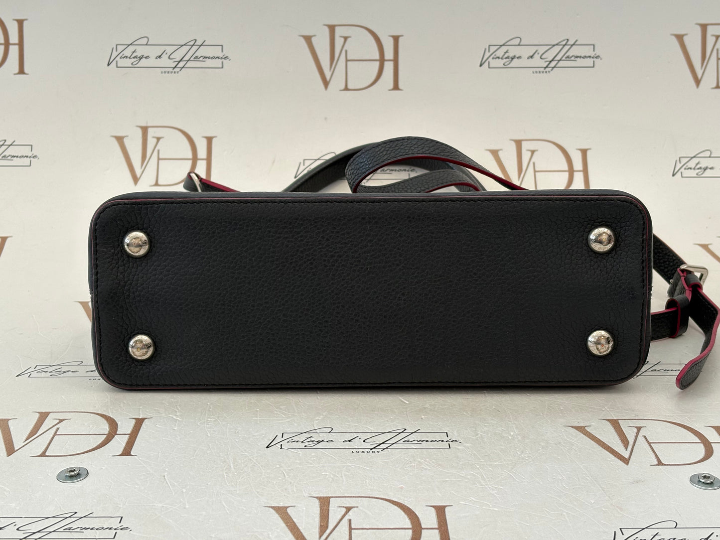 383111 - Louis Vuitton Capucines