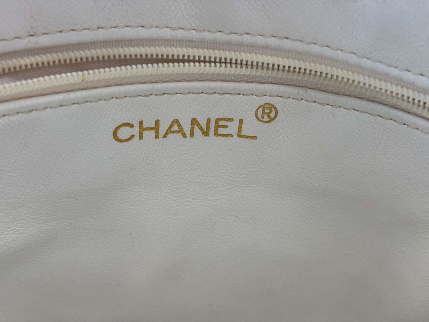 018527 - Chanel White Camera