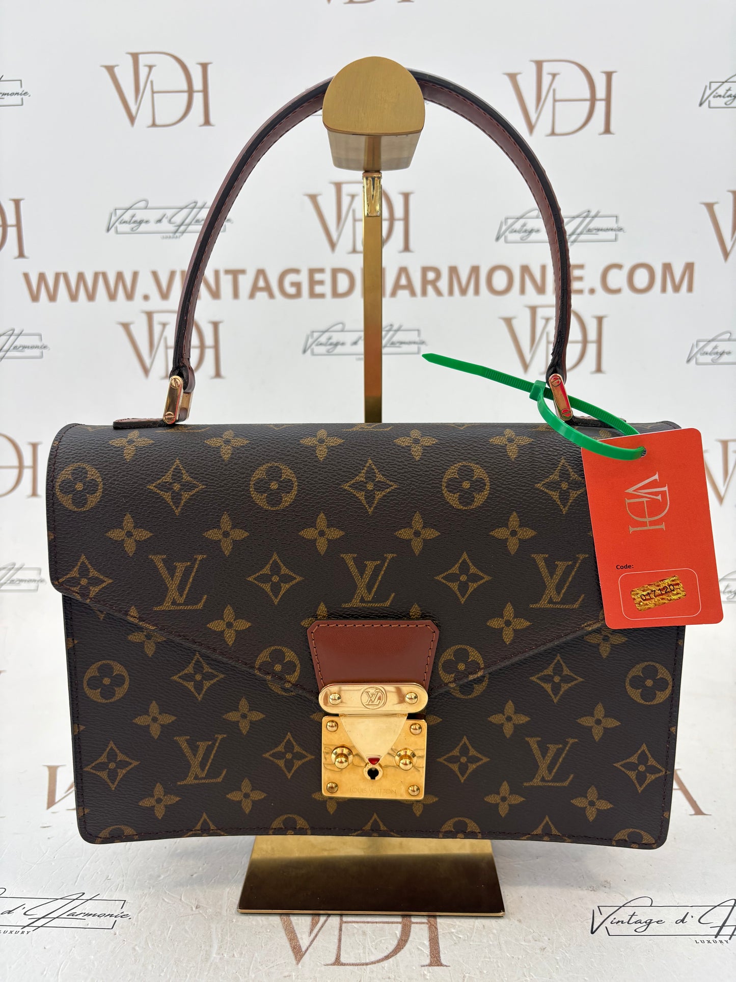 017120 - Louis Vuitton Concorde