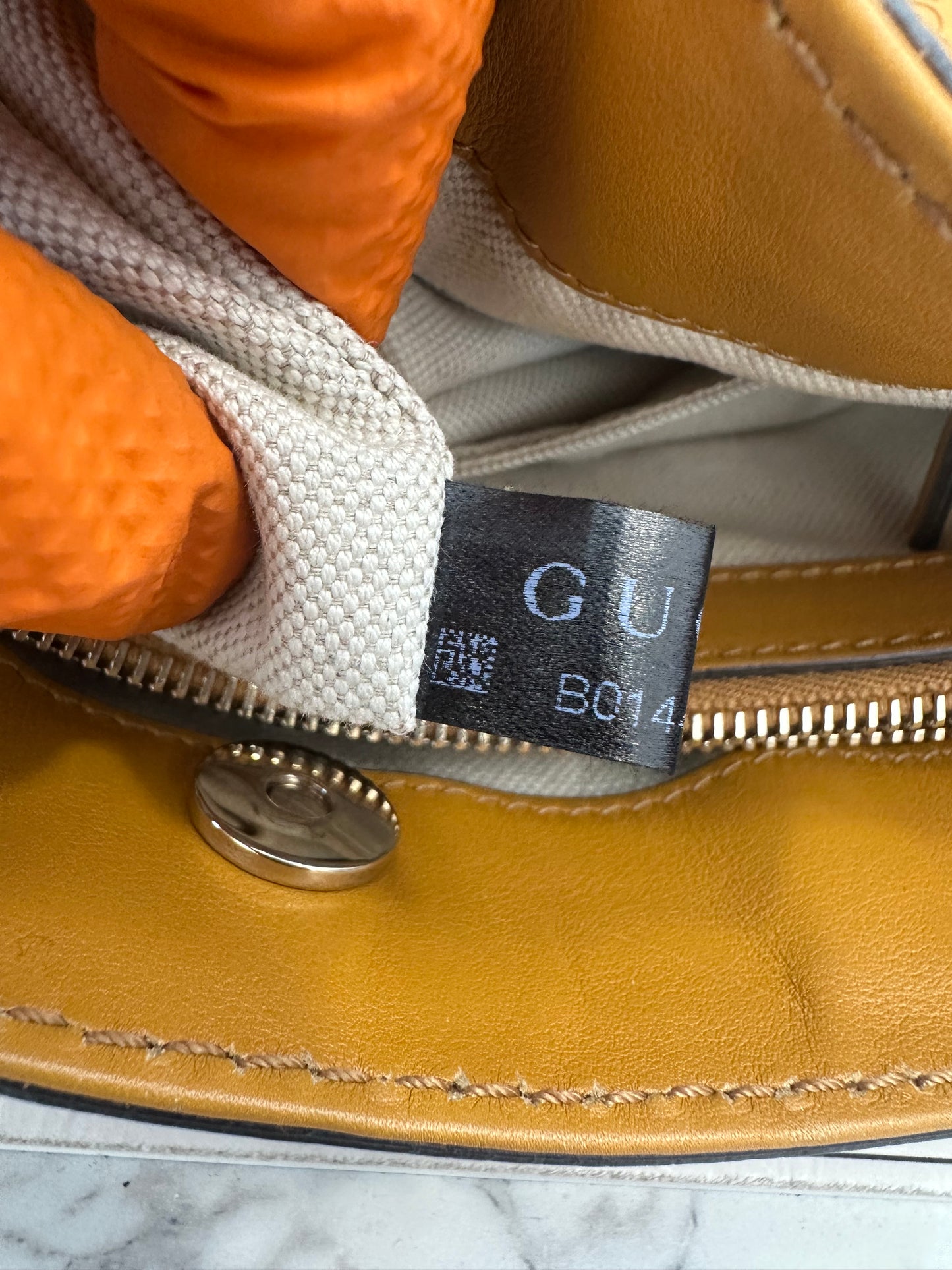 382479 - Gucci Sukey
