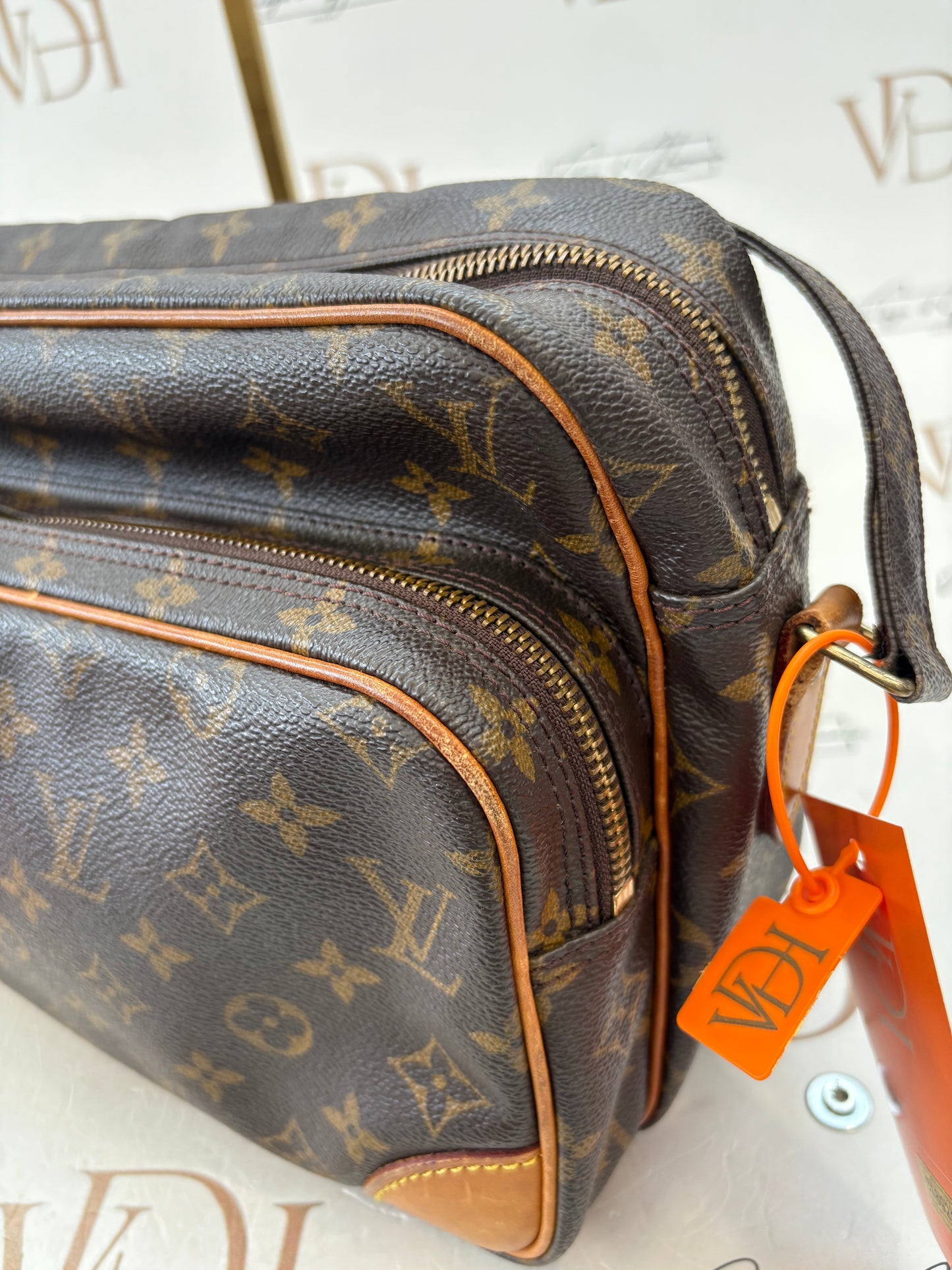 018921 - Louis Vuitton Nile