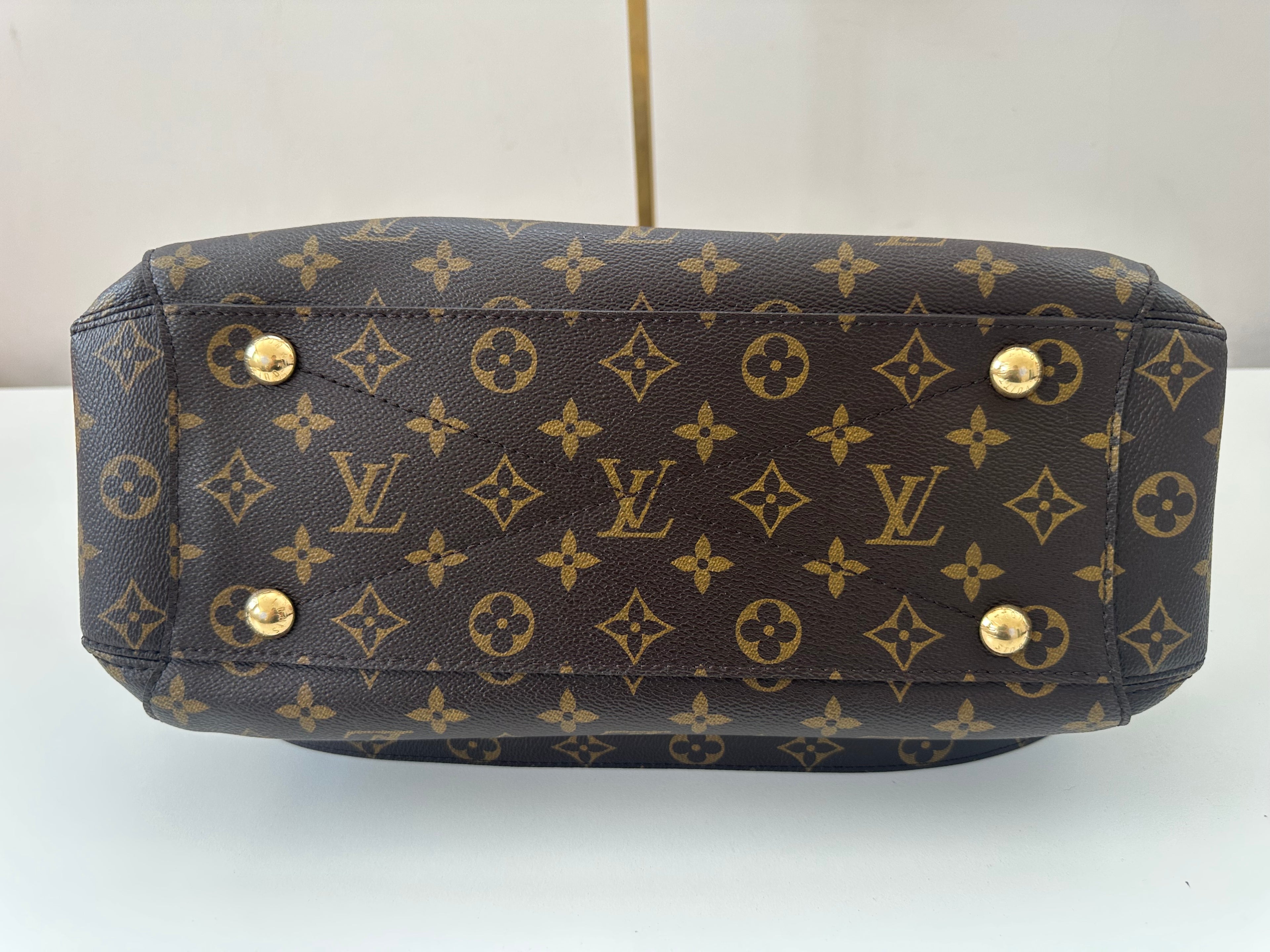 Louis Vuitton Montaigne MM