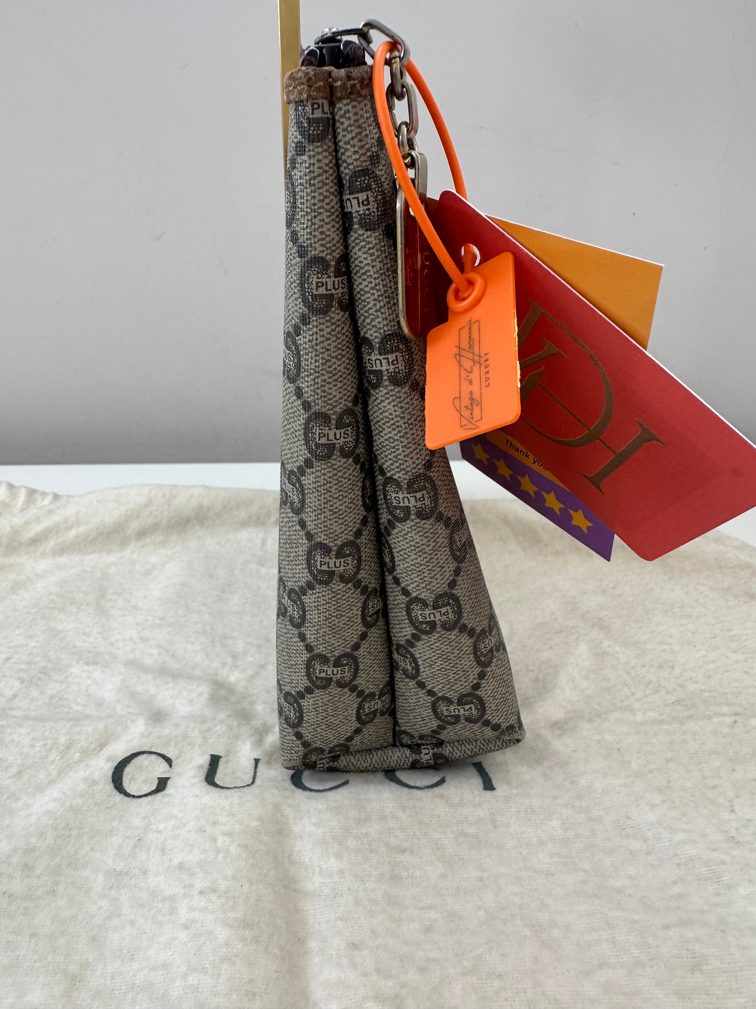 Gucci Pochette Supreme