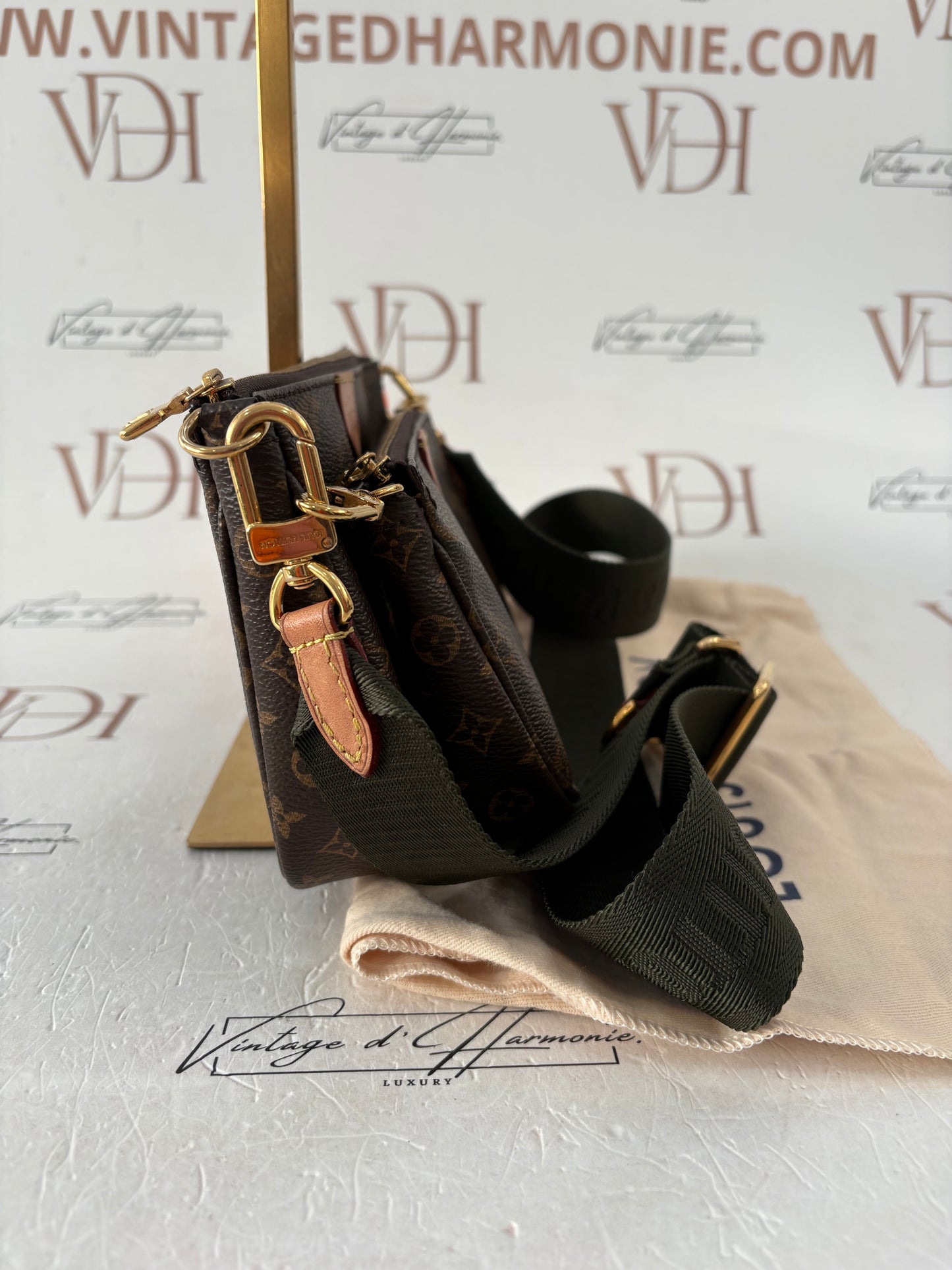 383614 - Louis Vuitton Multipochette