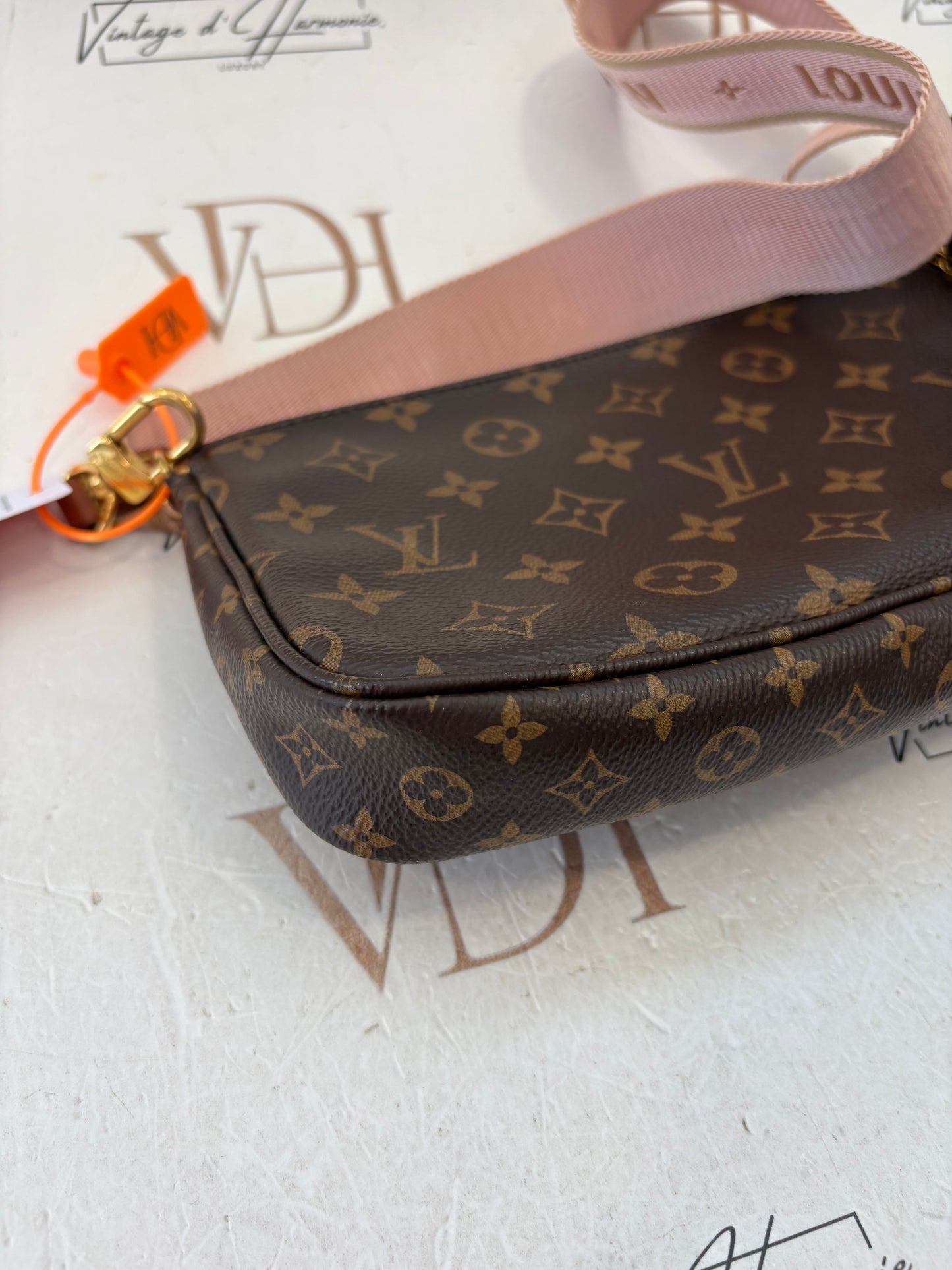 384068 - Louis Vuitton Multipochette