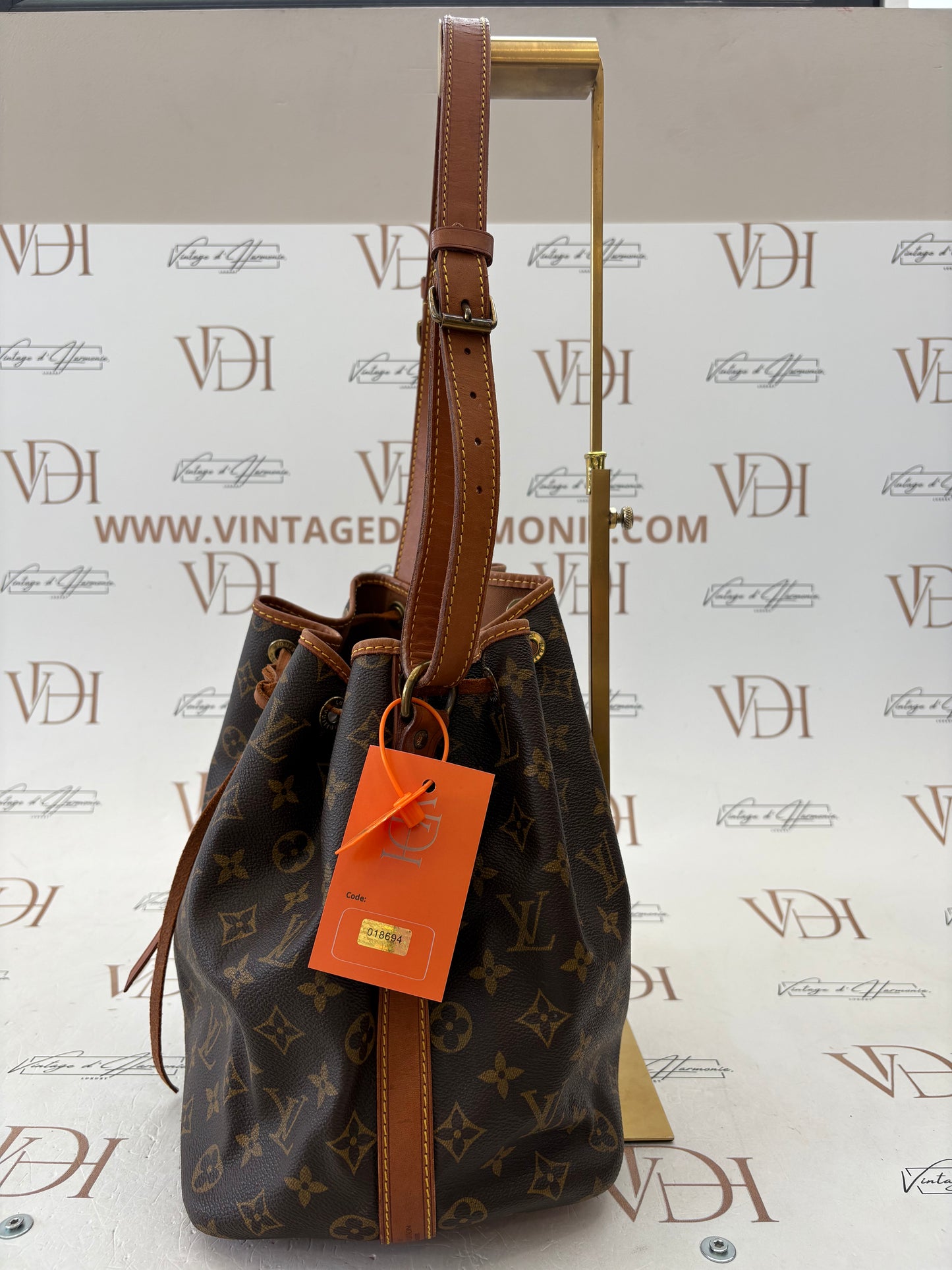 018694 - Louis Vuitton Petite Noe
