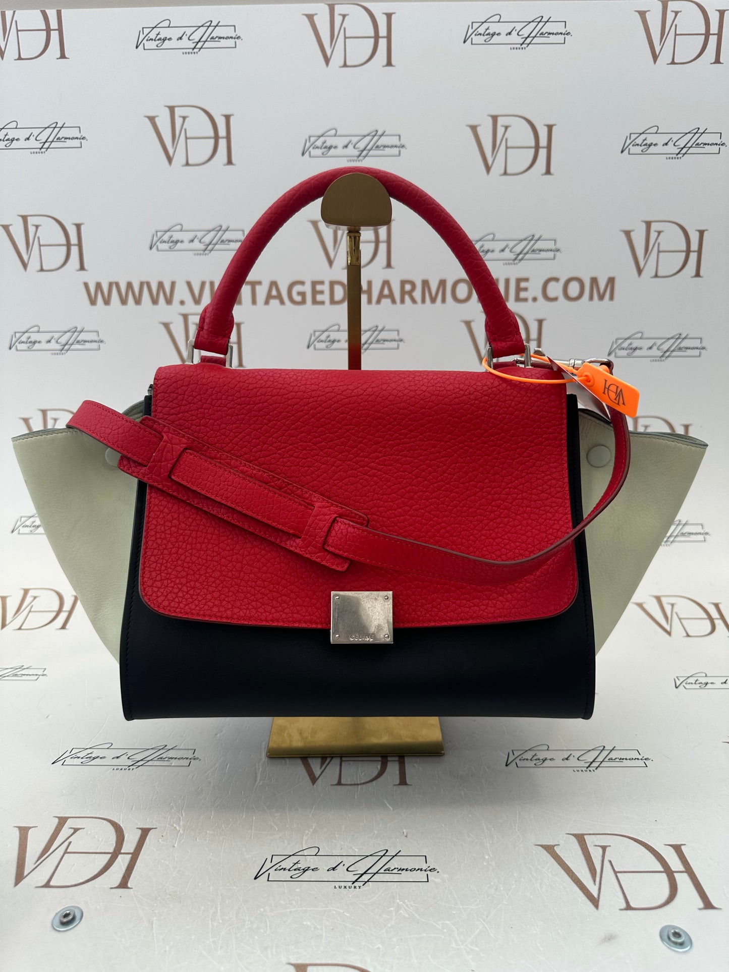 382305 - Celine Trapeze
