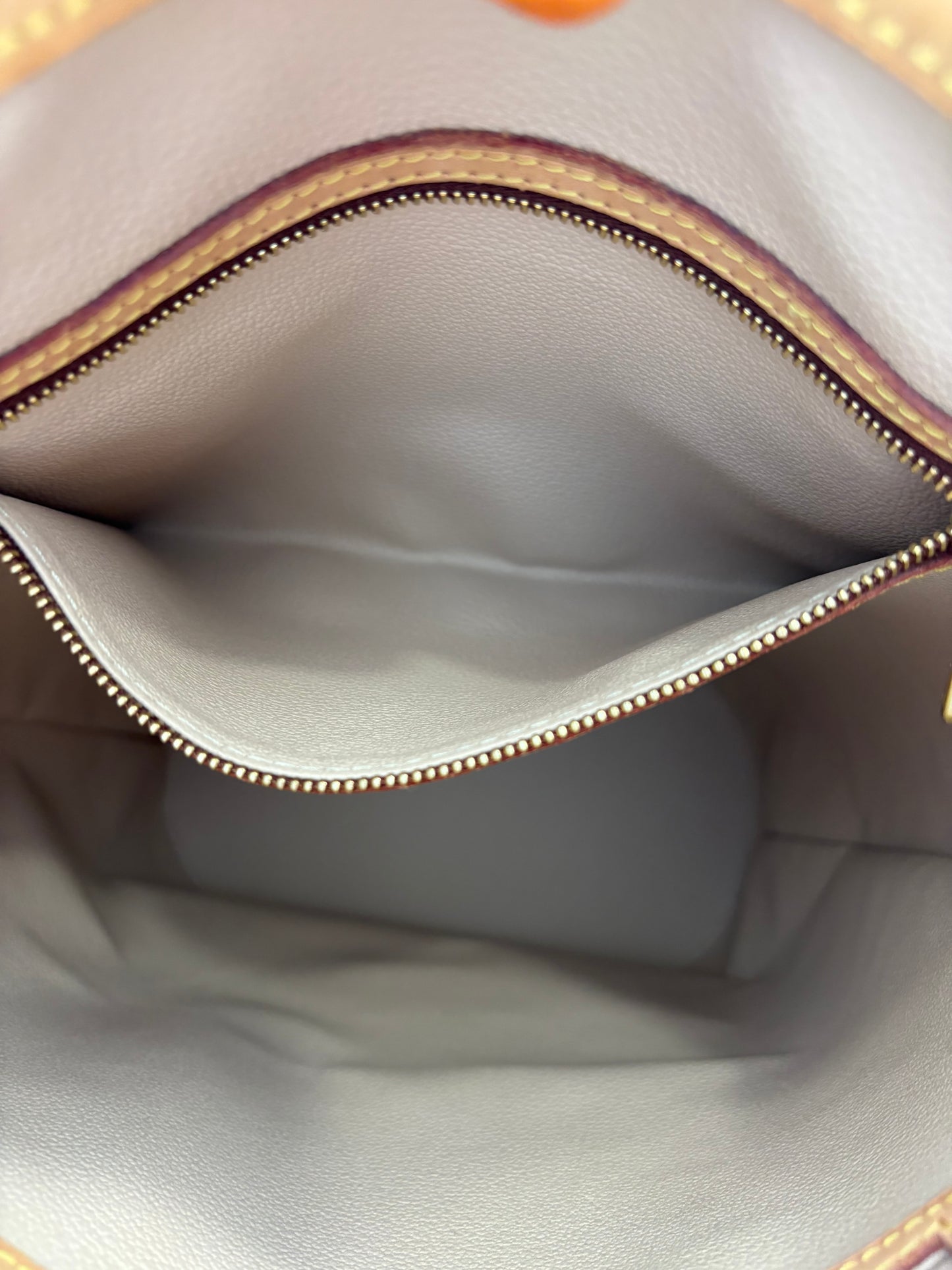 018885 - Louis Vuitton Bucket GM