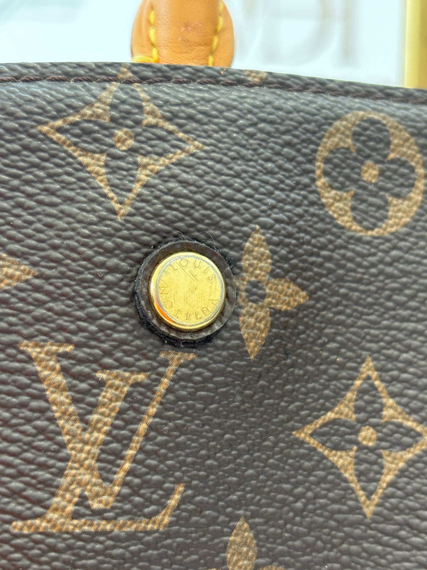 018231 - Louis Vuitton Montaigne