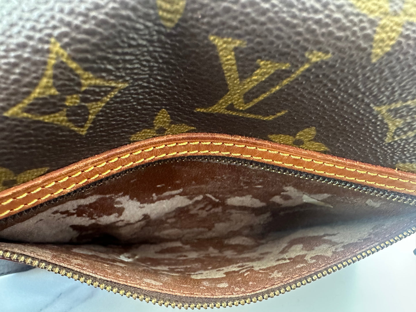 Louis Vuitton Saint Germain 24