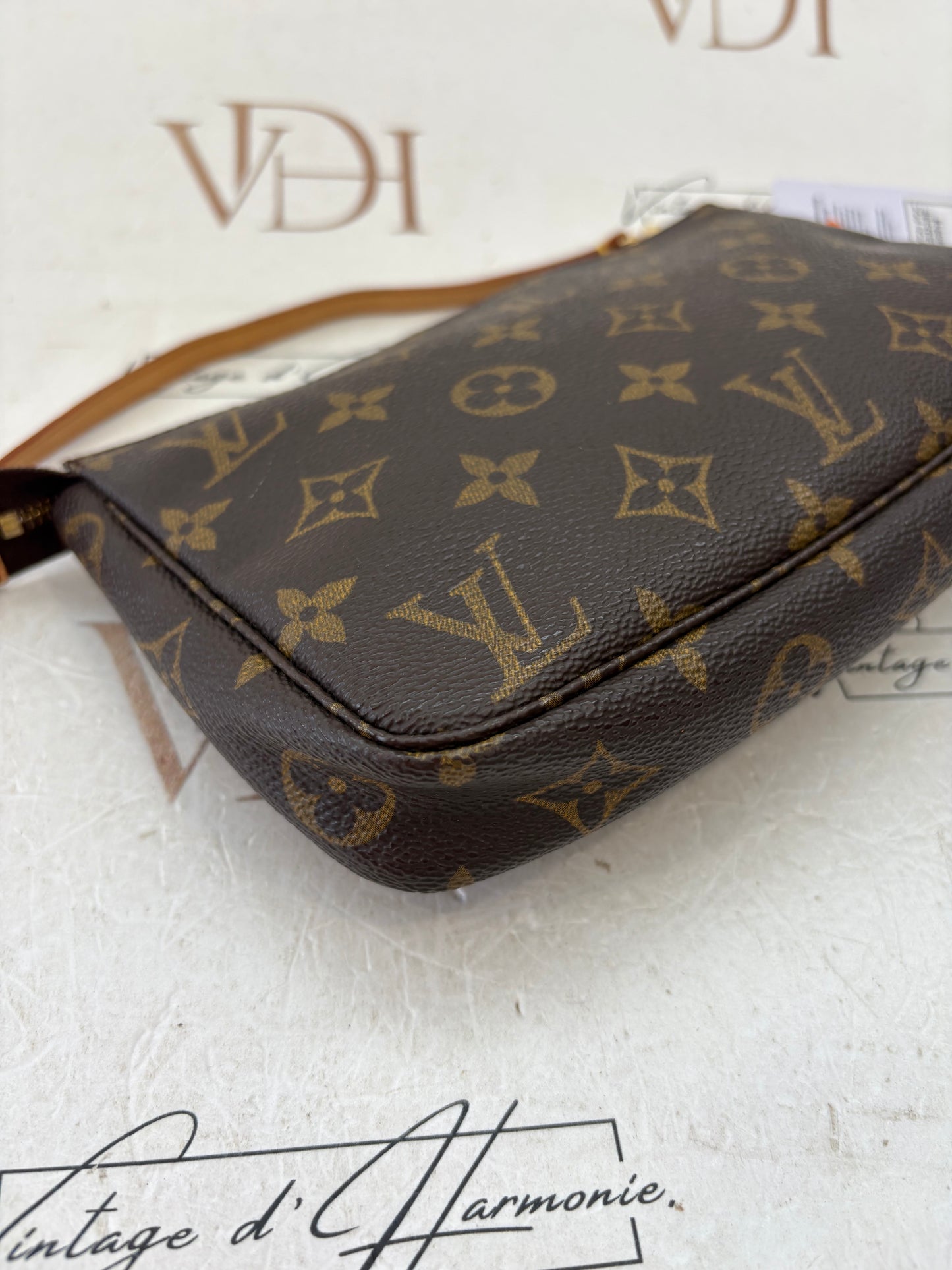 018355 - Louis Vuitton Pochette Accessoires