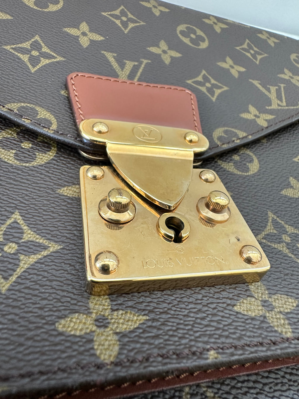 Louis Vuitton Monceau 28