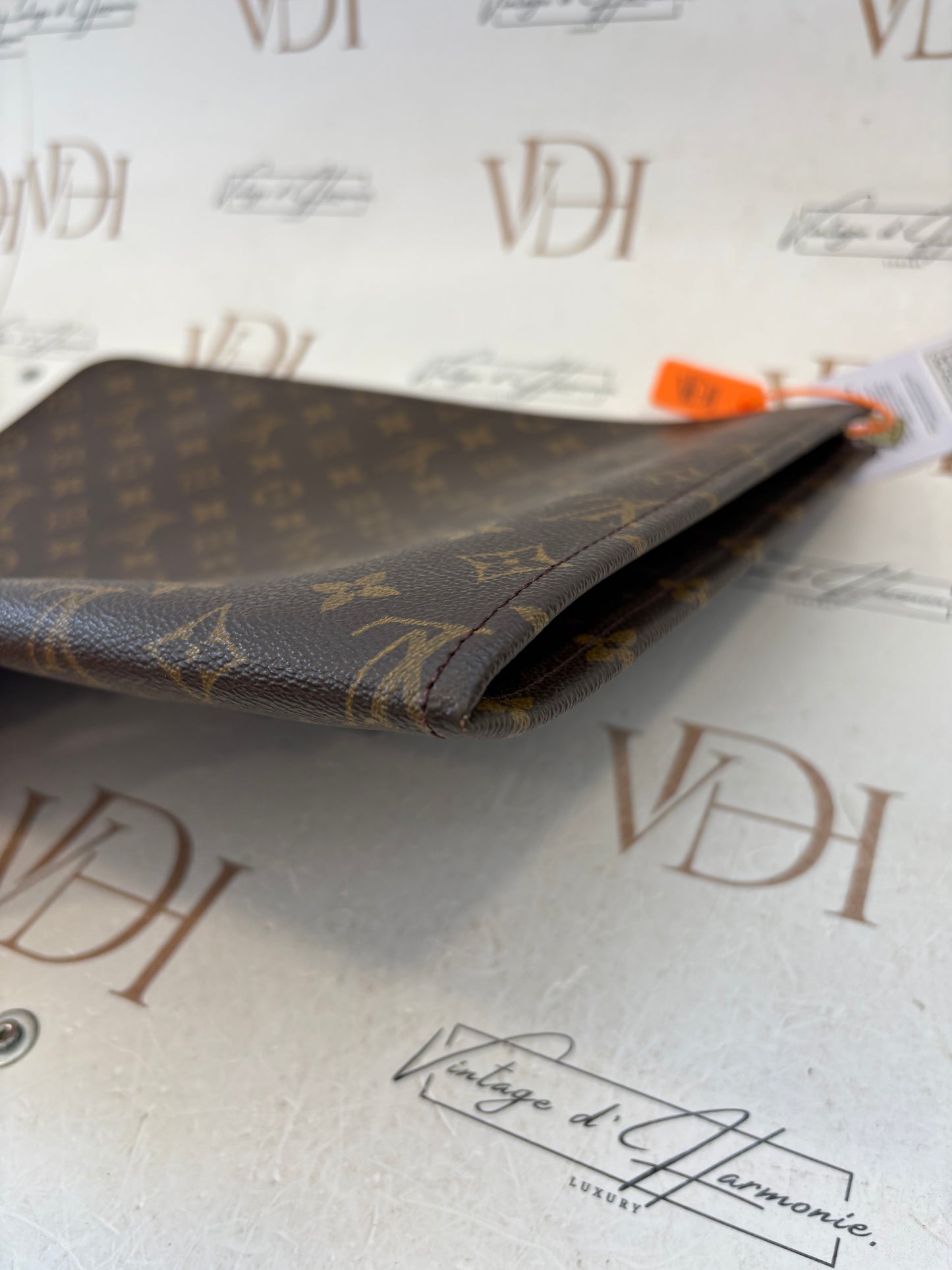 017062 - Louis Vuitton Pochette Documents