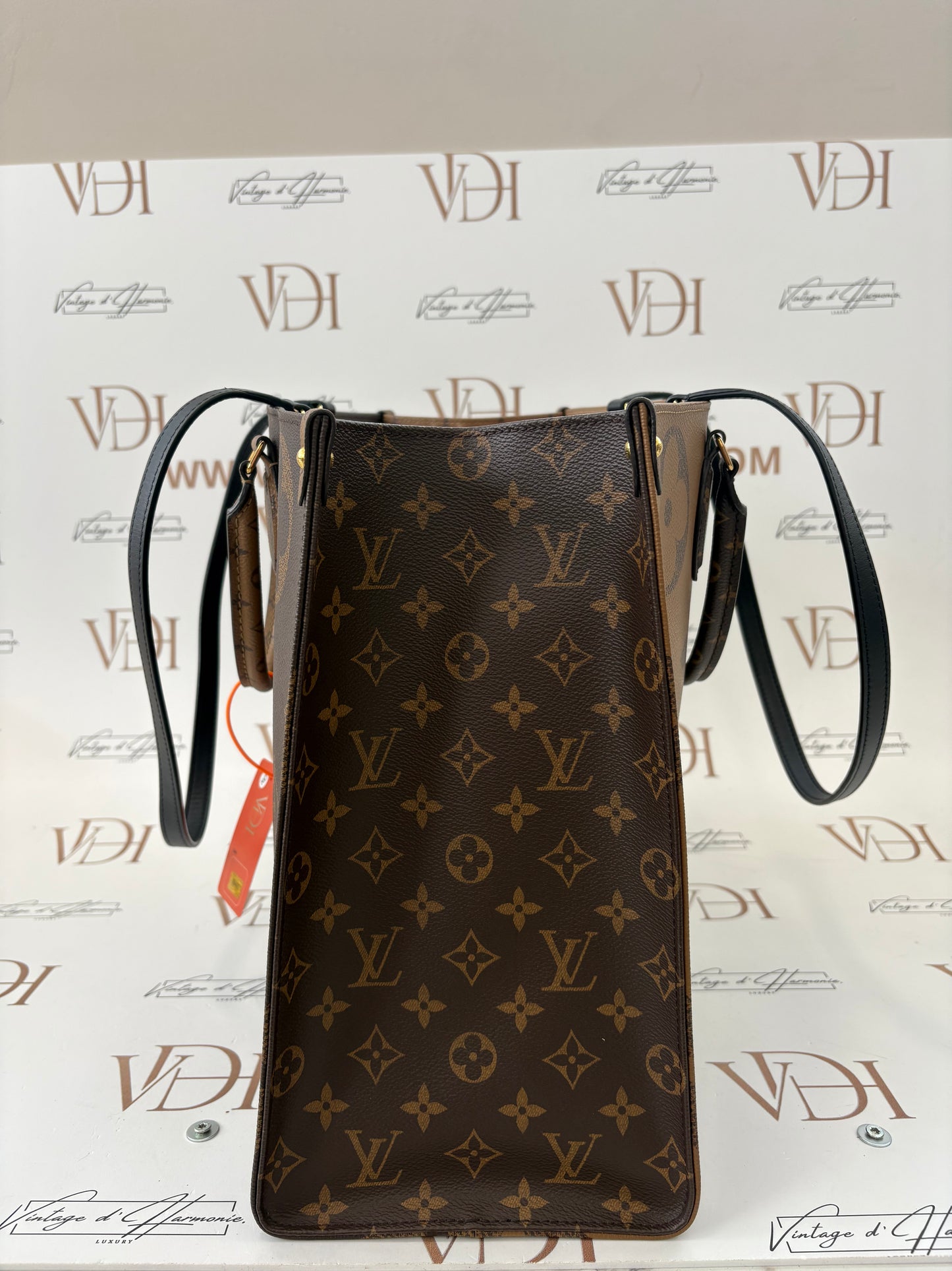 384067 - LV Onthego