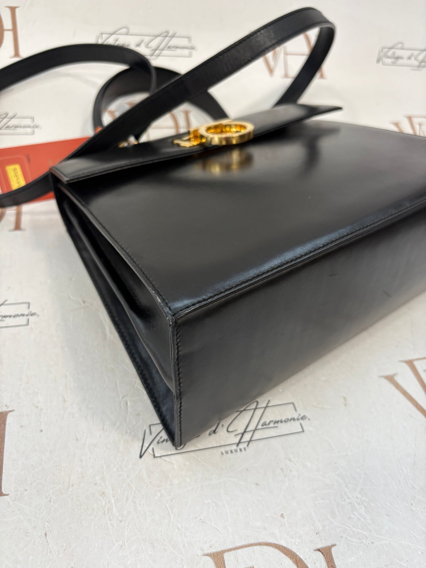 018195 - Salvatore Ferragamo Black Gancini