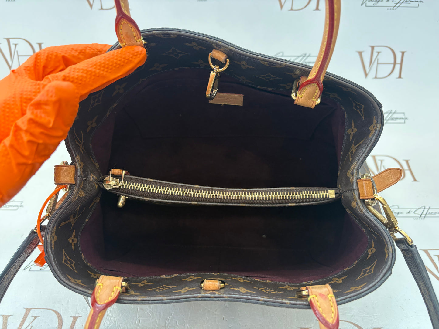 384104 - Louis Vuitton Montaigne