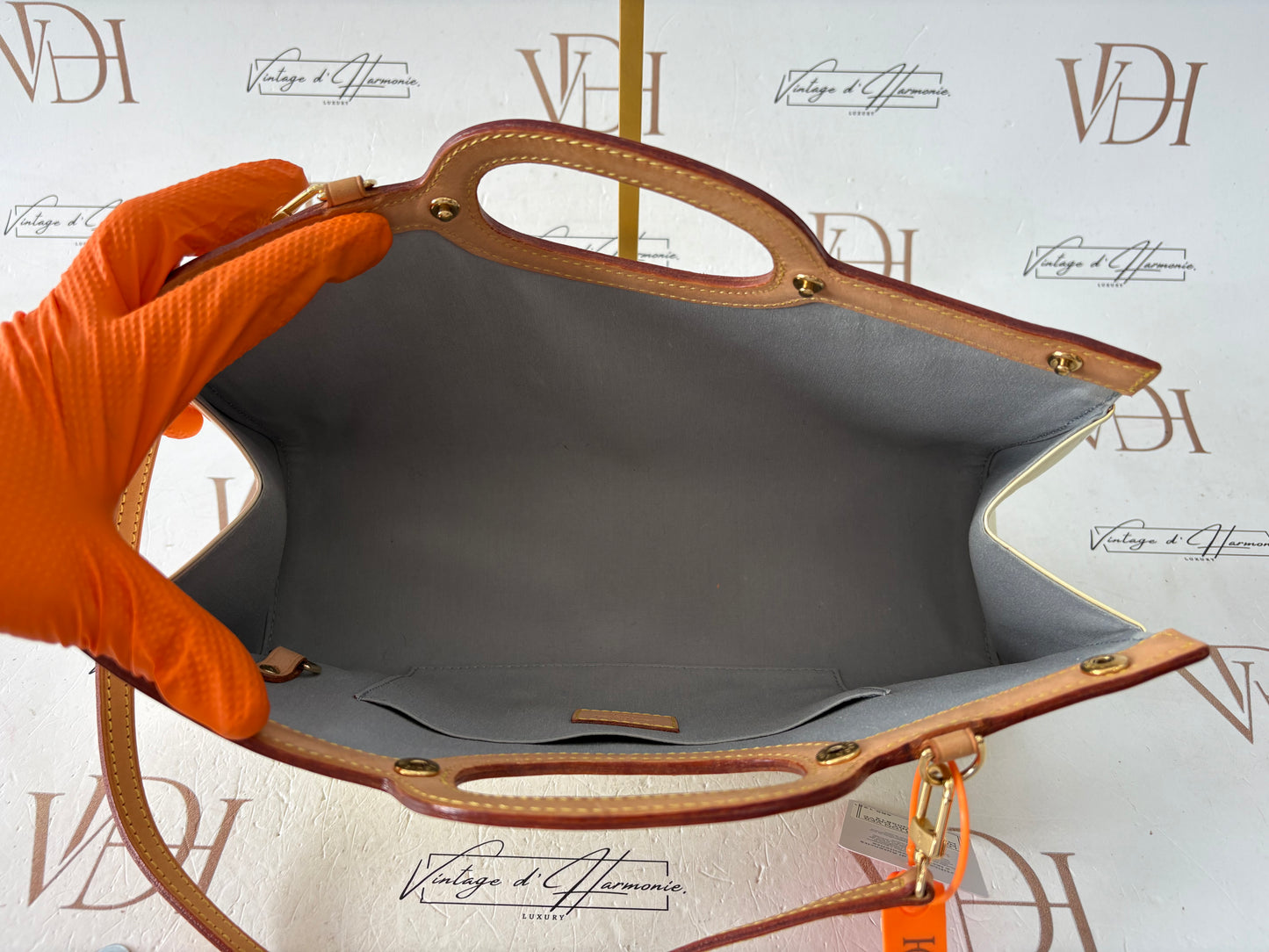 017333 - Louis Vuitton Vernis Roxbury Drive