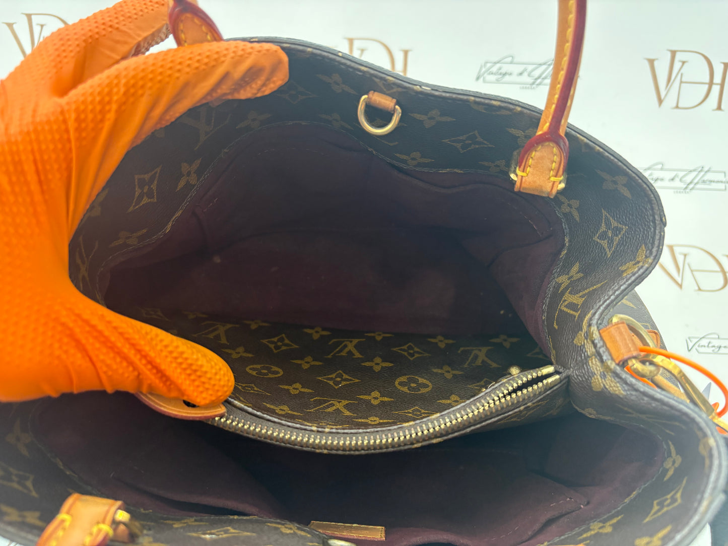 384100 - Louis Vuitton Montaigne