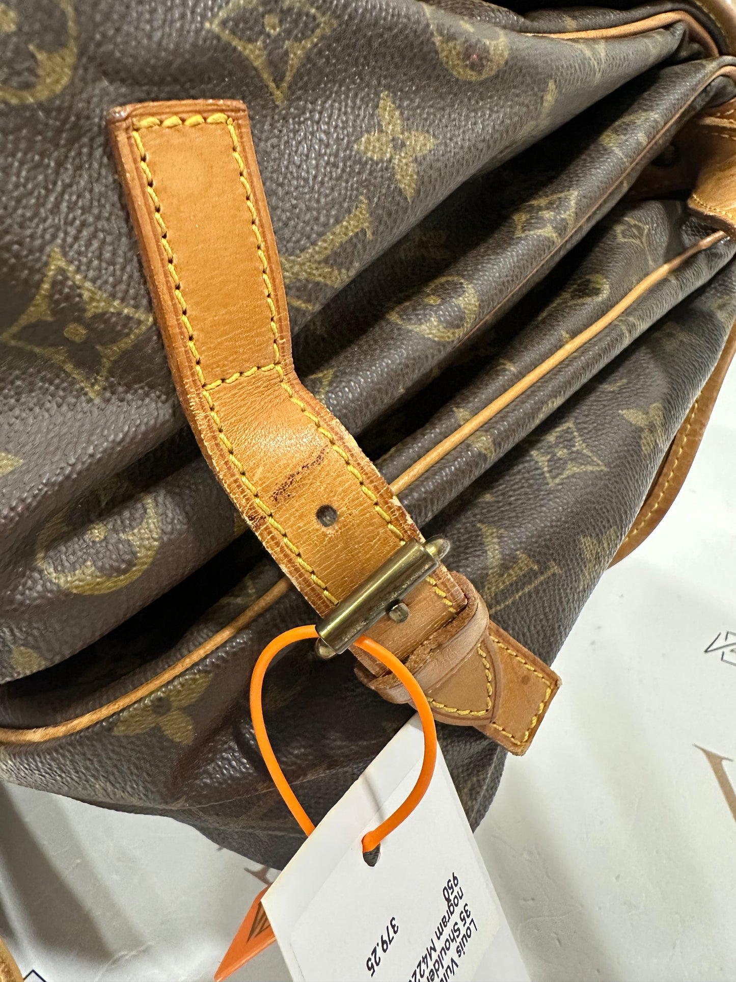016862 - Louis Vuitton Saumur 35