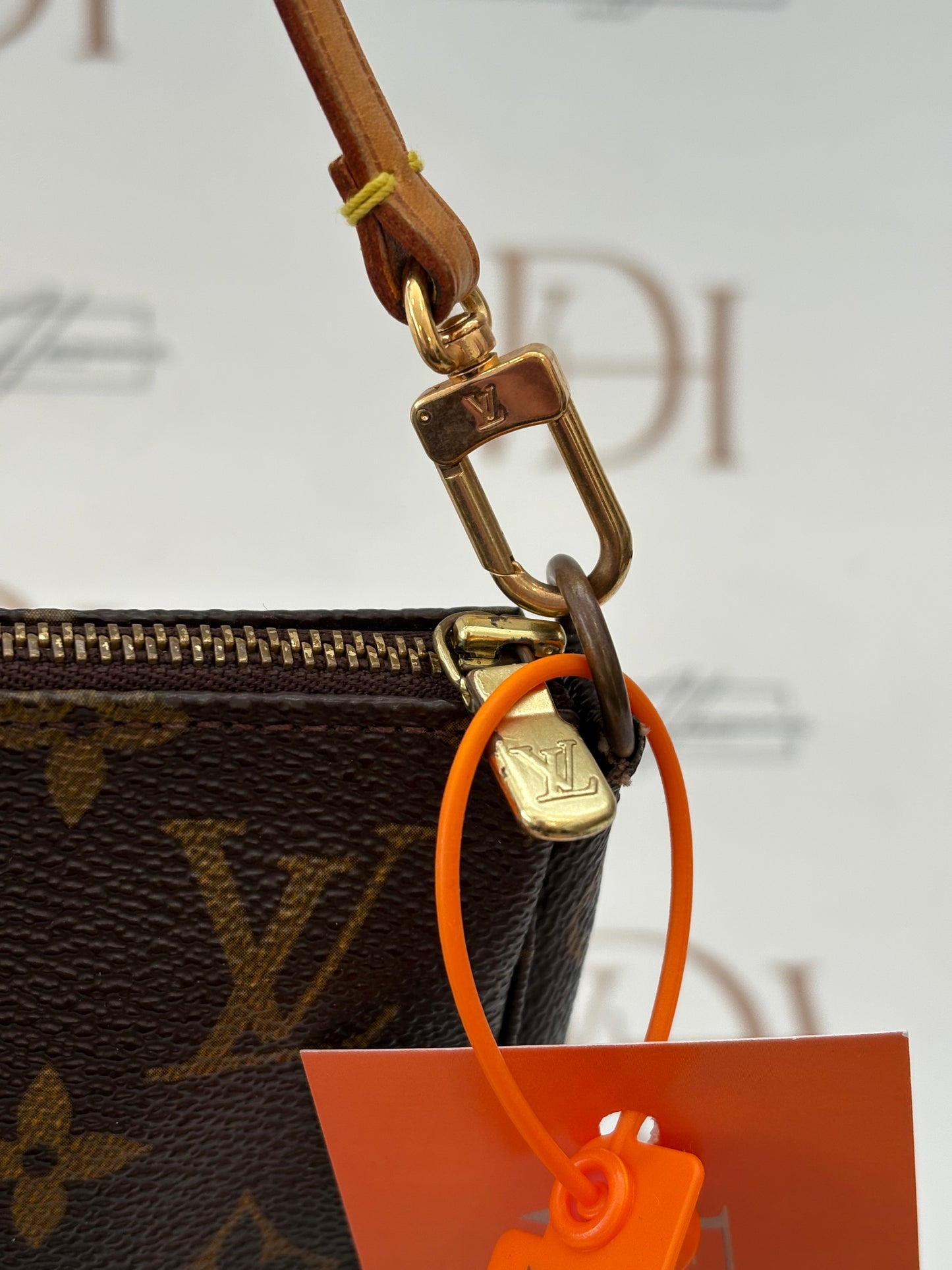 018965 - Louis Vuitton Pochette Accessoires