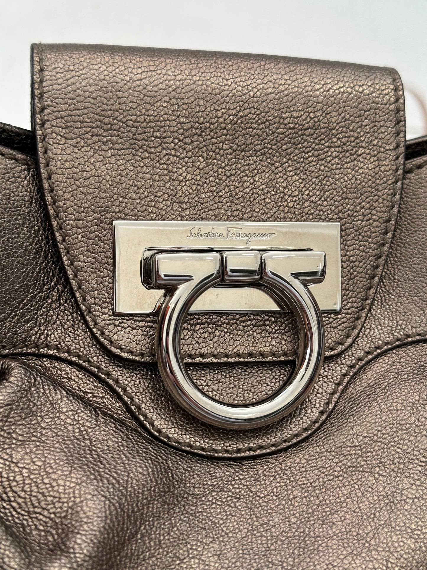 018080 - Salvatore Ferragamo Gold Leather