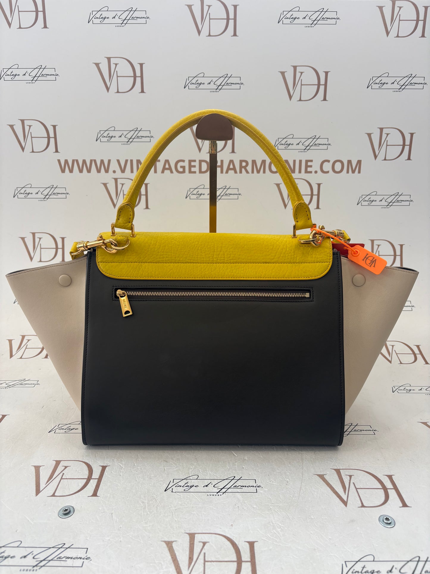 384132 - Céline Trapeze