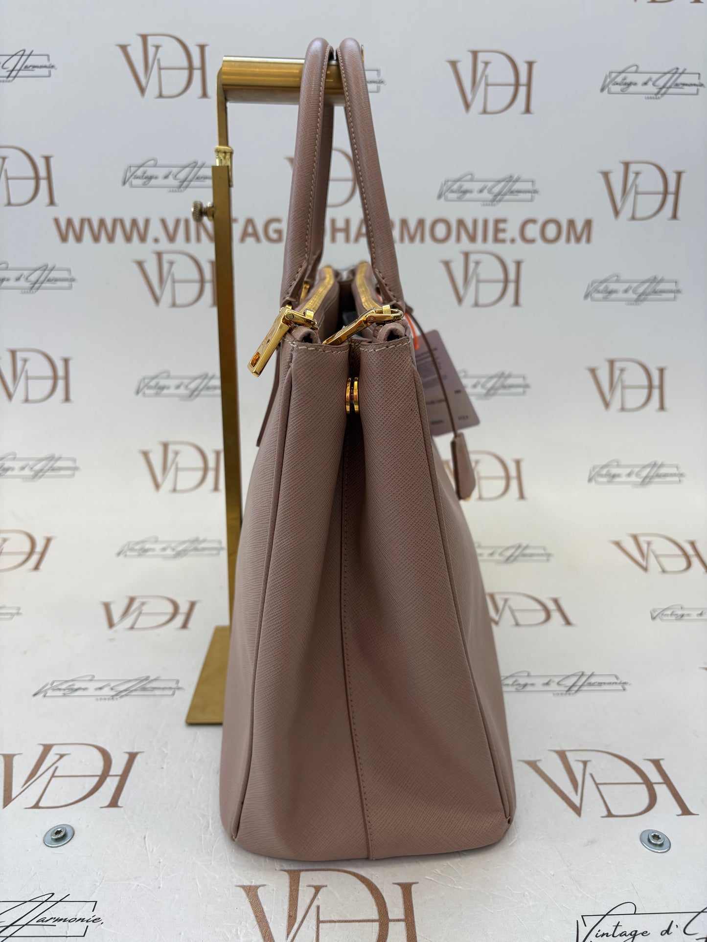 383694 - Prada Galleria