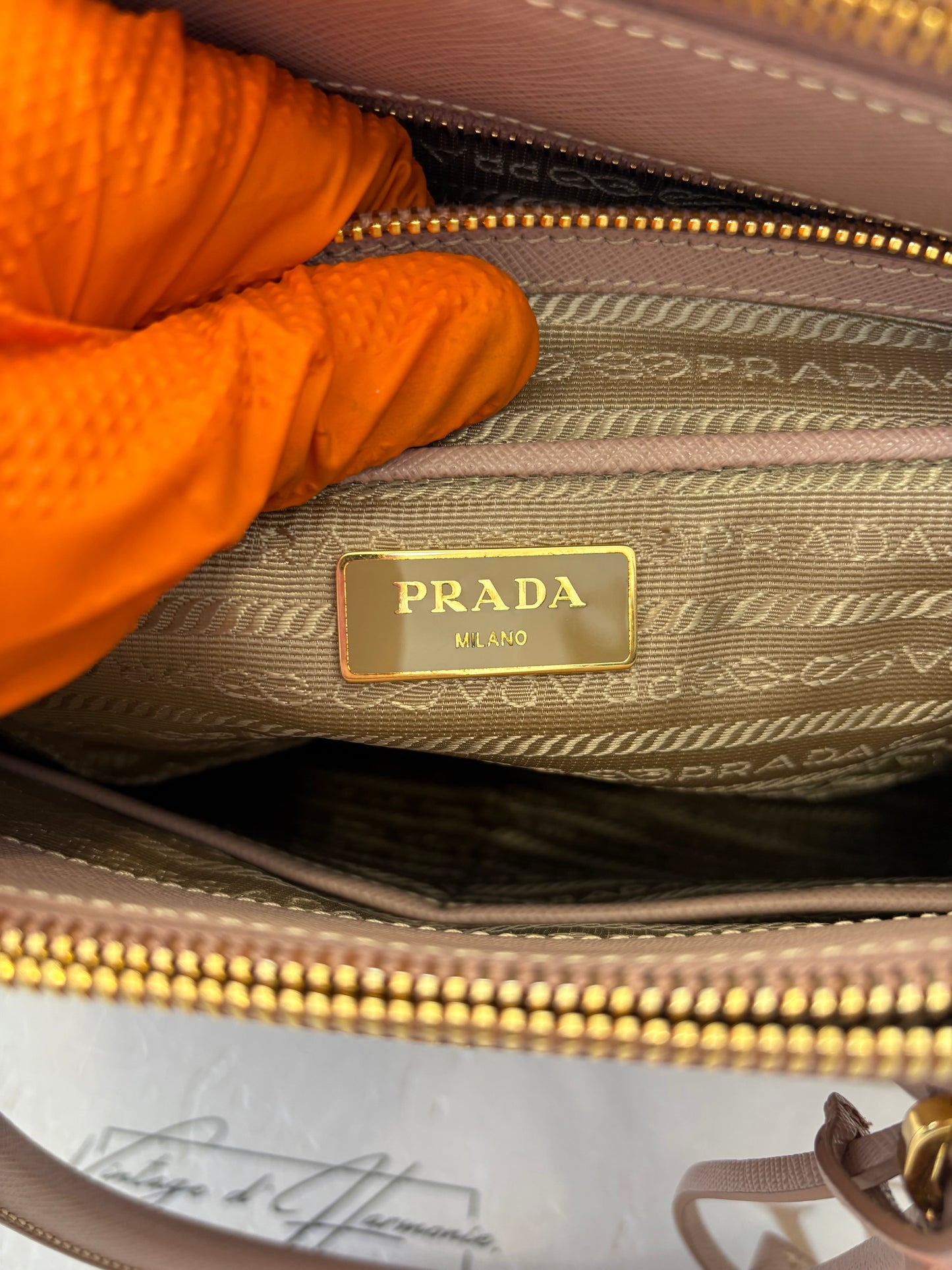 383694 - Prada Galleria
