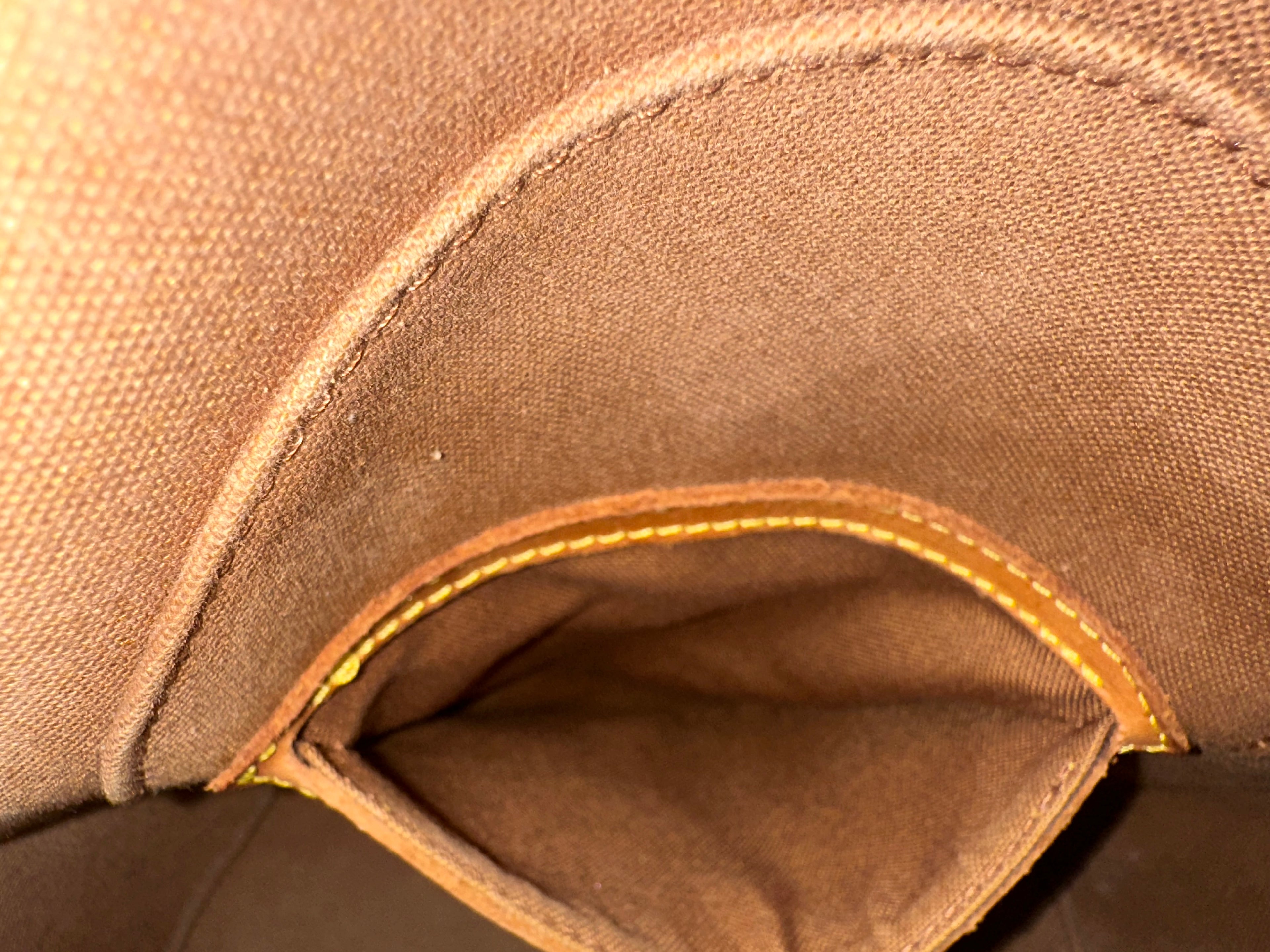 Louis Vuitton Ellipse MM