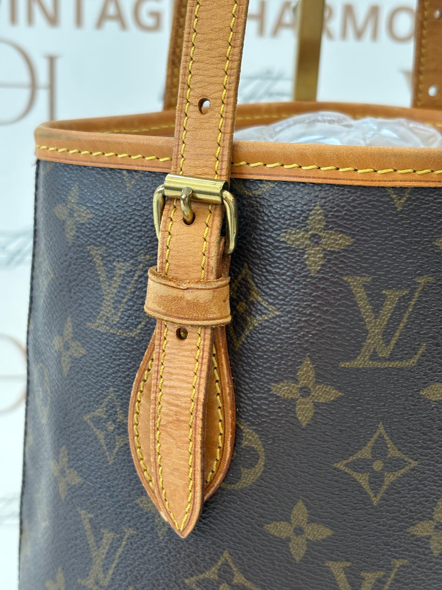 018189 - Louis Vuitton Bucket PM