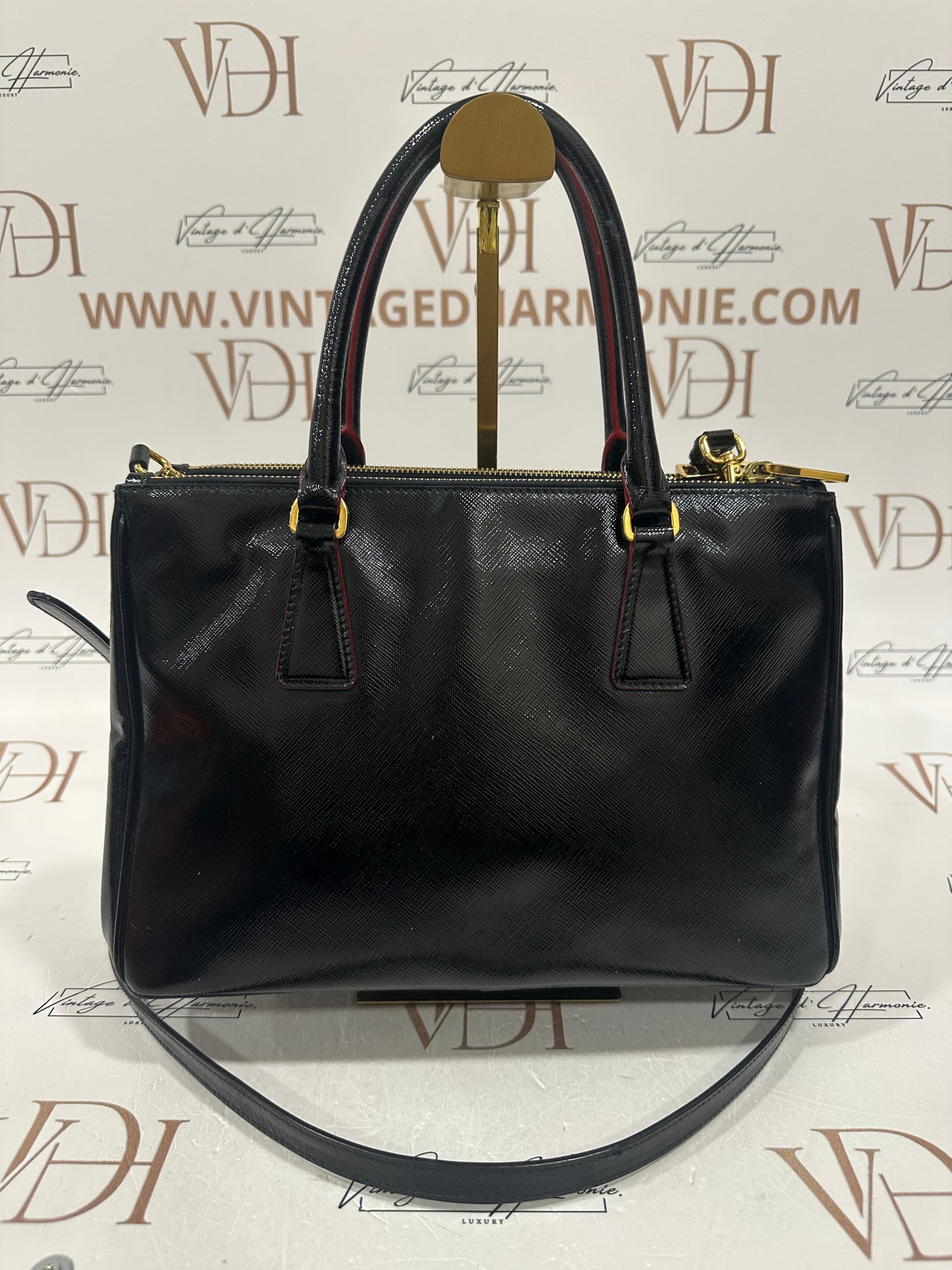 382946 - Prada Galleria Black