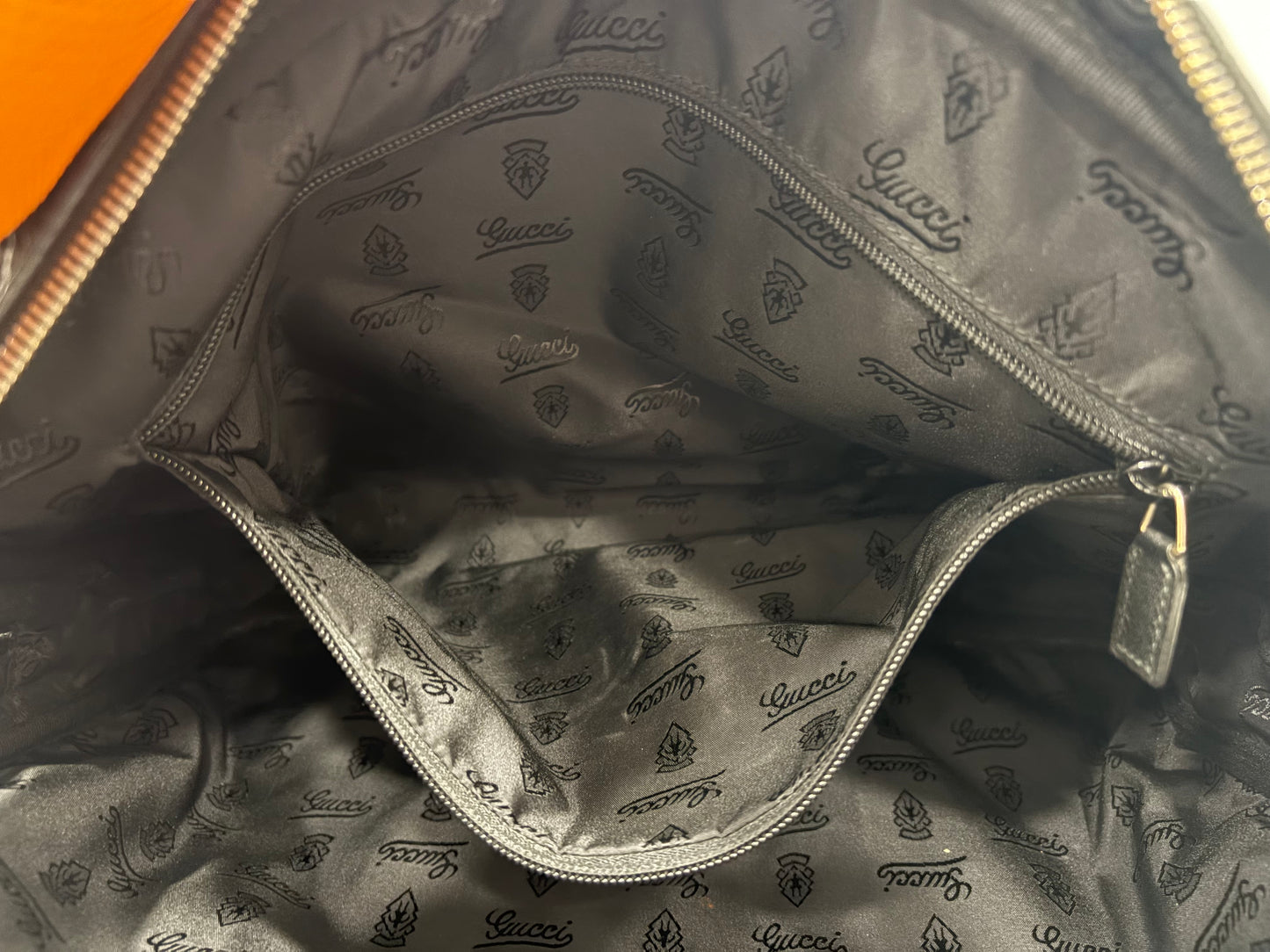 383284 - Gucci Messenger