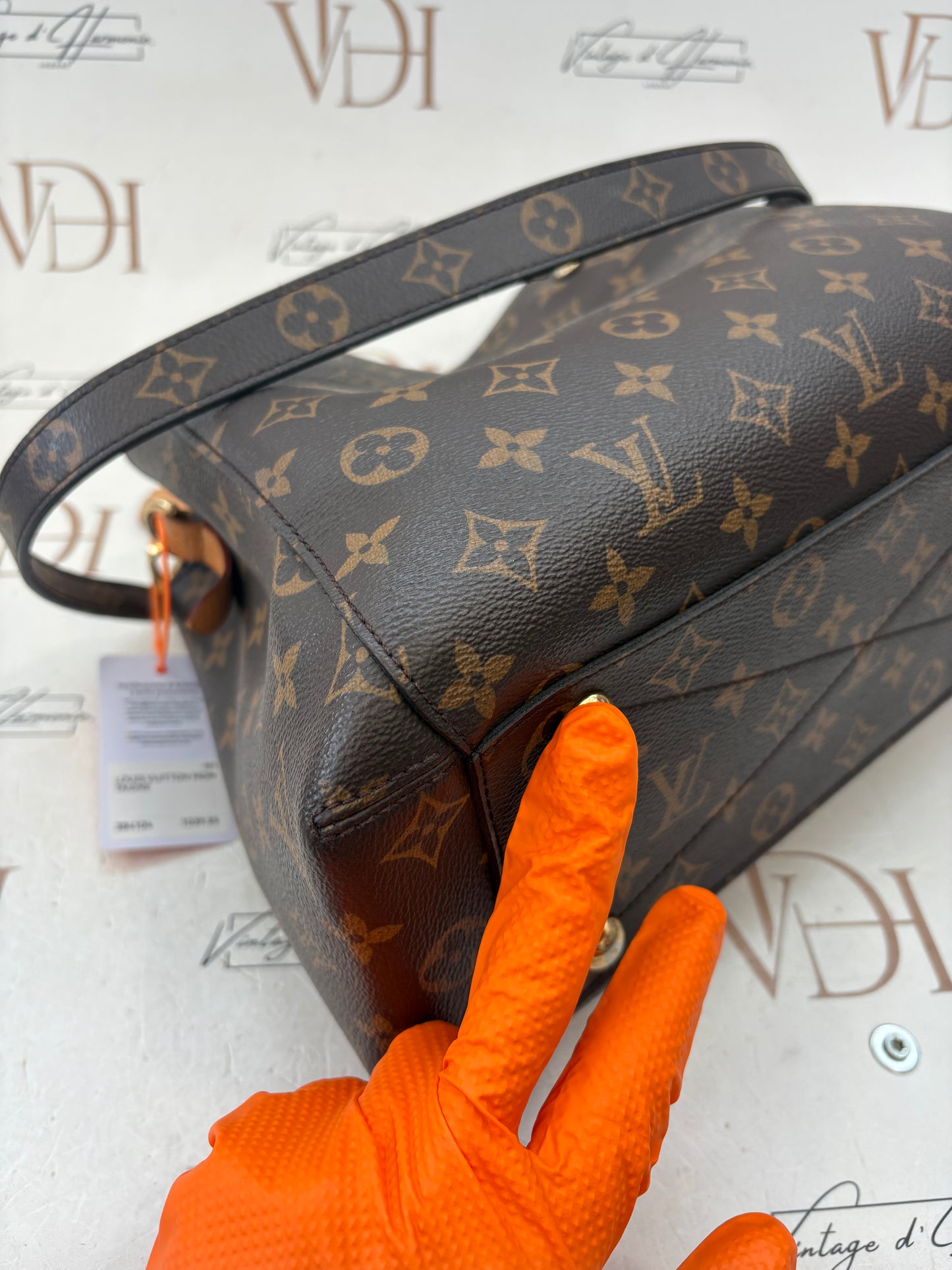 384104 - Louis Vuitton Montaigne