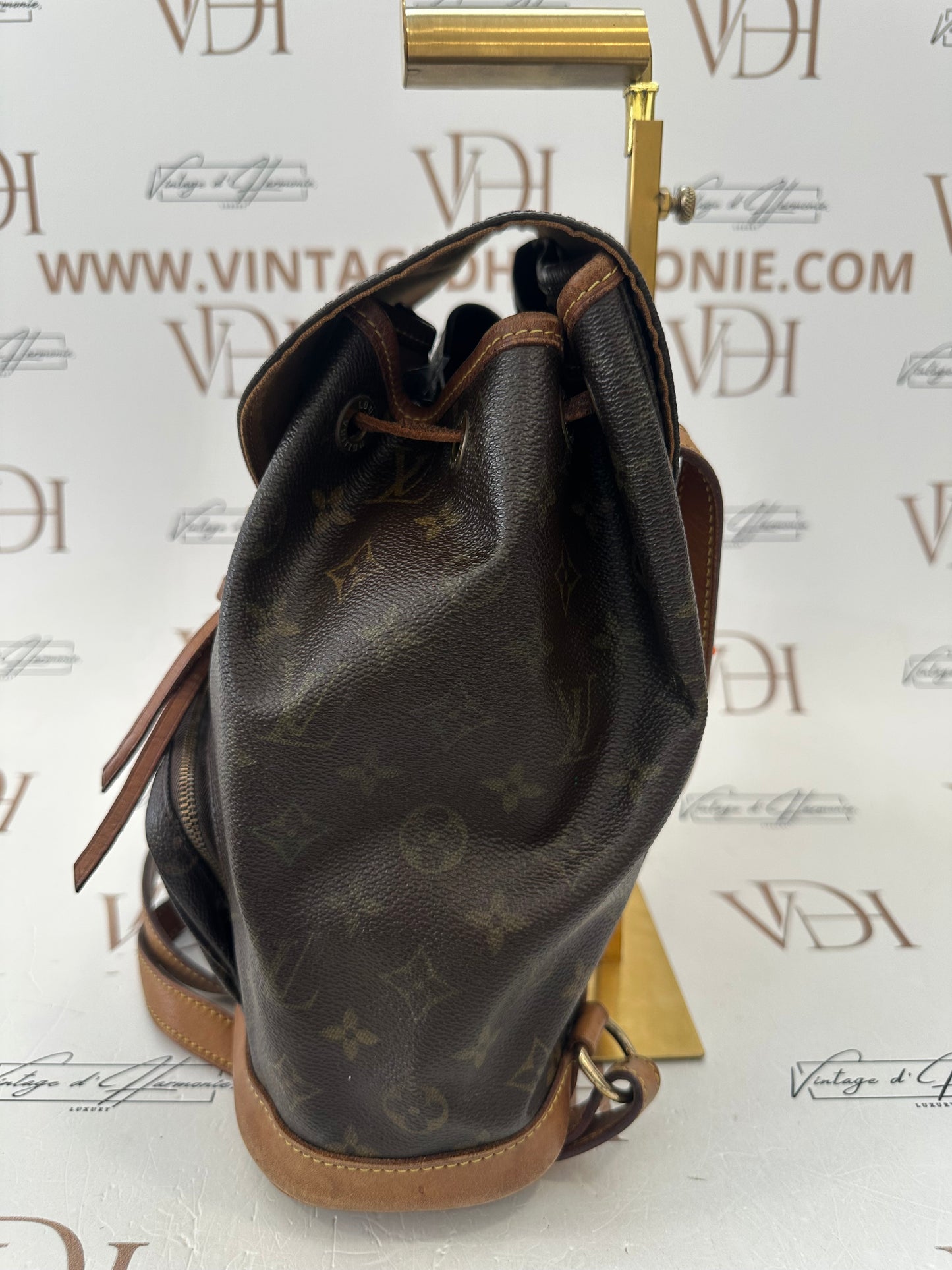 017858 - Louis Vuitton Montsouris MM