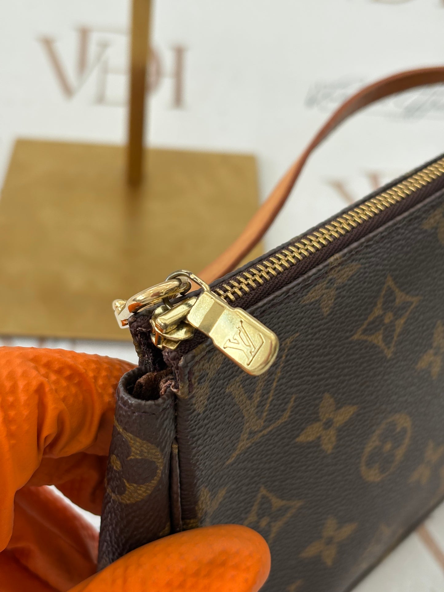 018555 - Louis Vuitton Pochette Accessoires