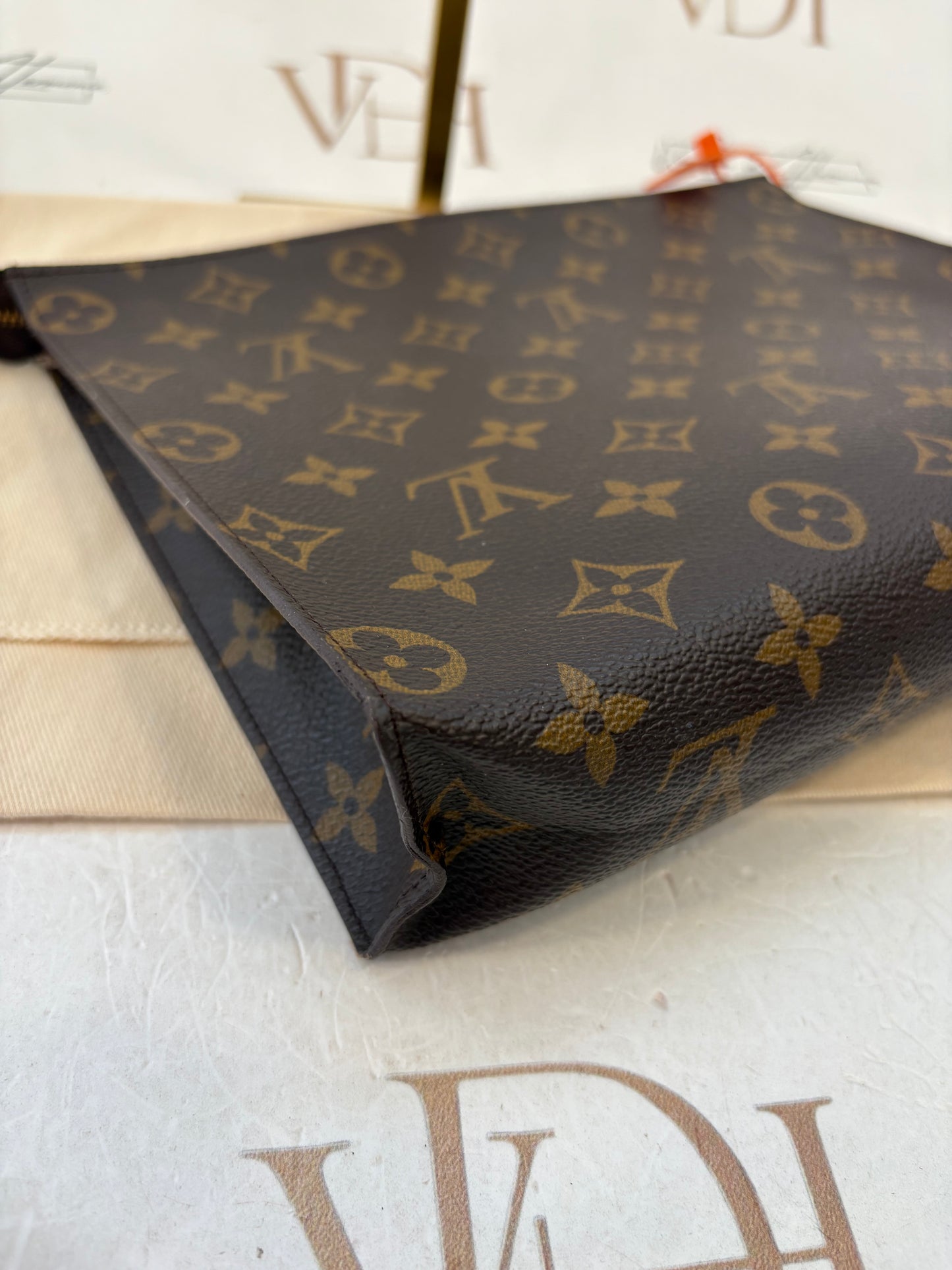 018838 - Louis Vuitton Toilette 26