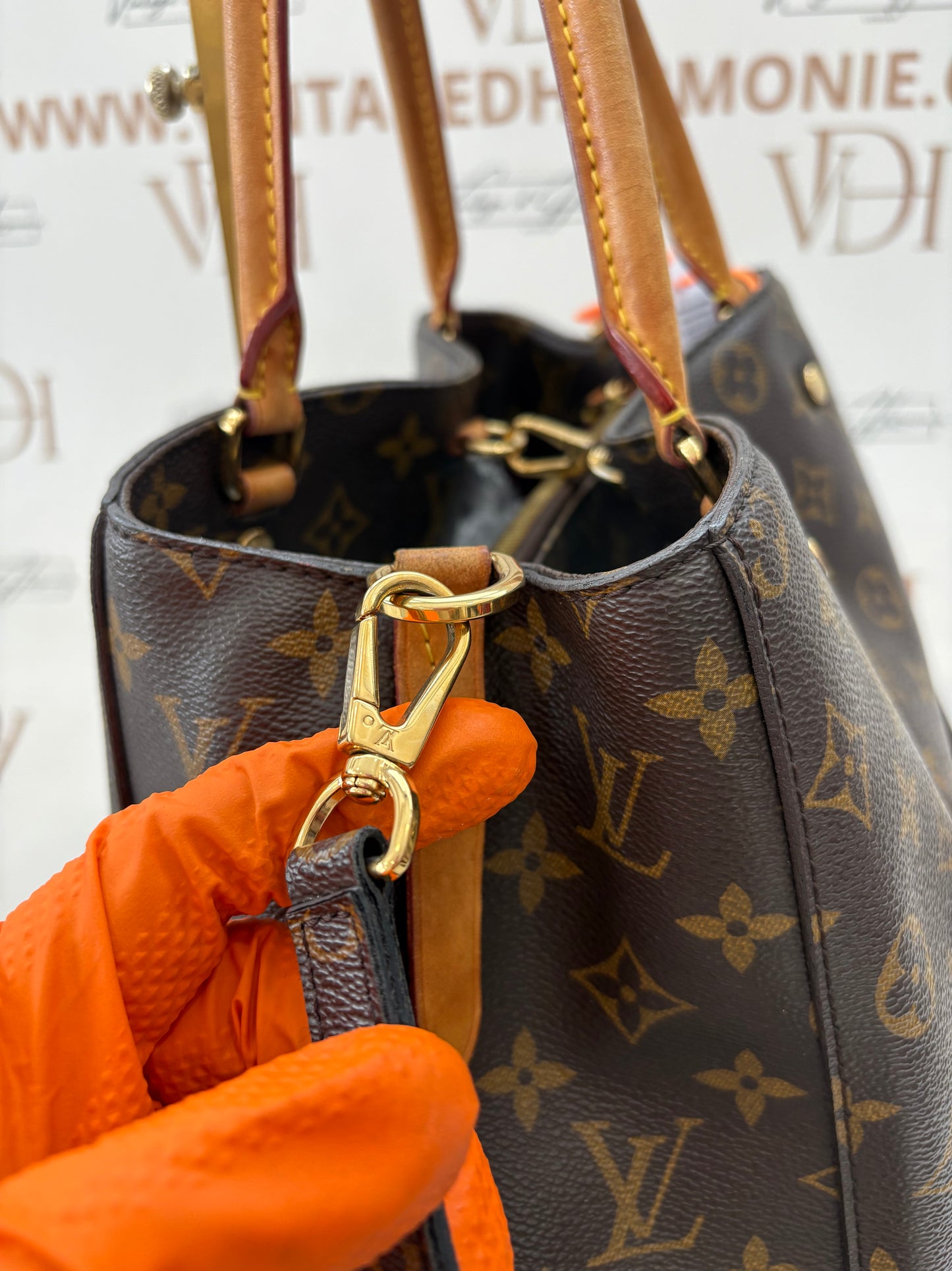 201102 - Louis Vuitton Montaigne