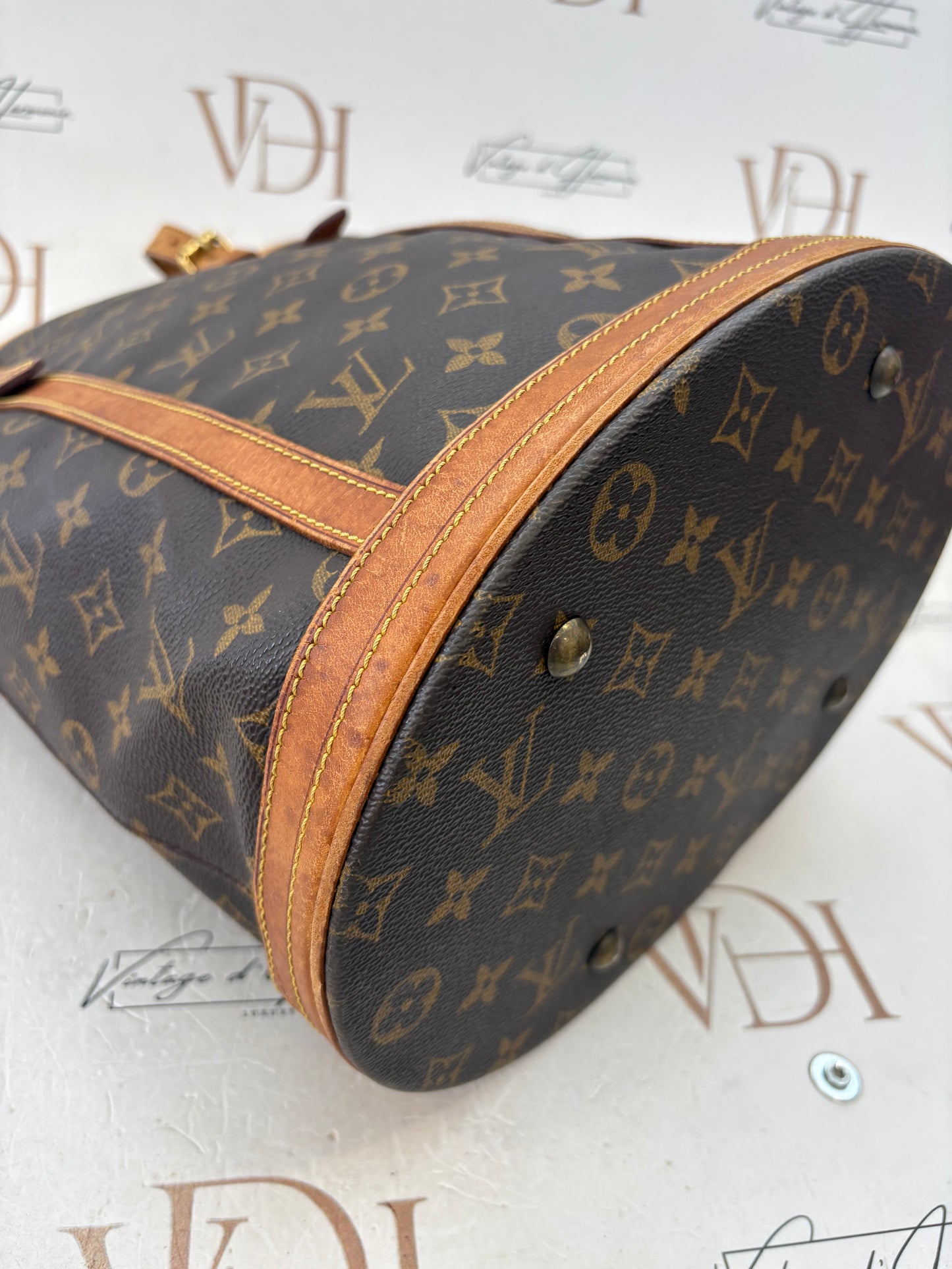 018539 - Louis Vuitton Bucket GM